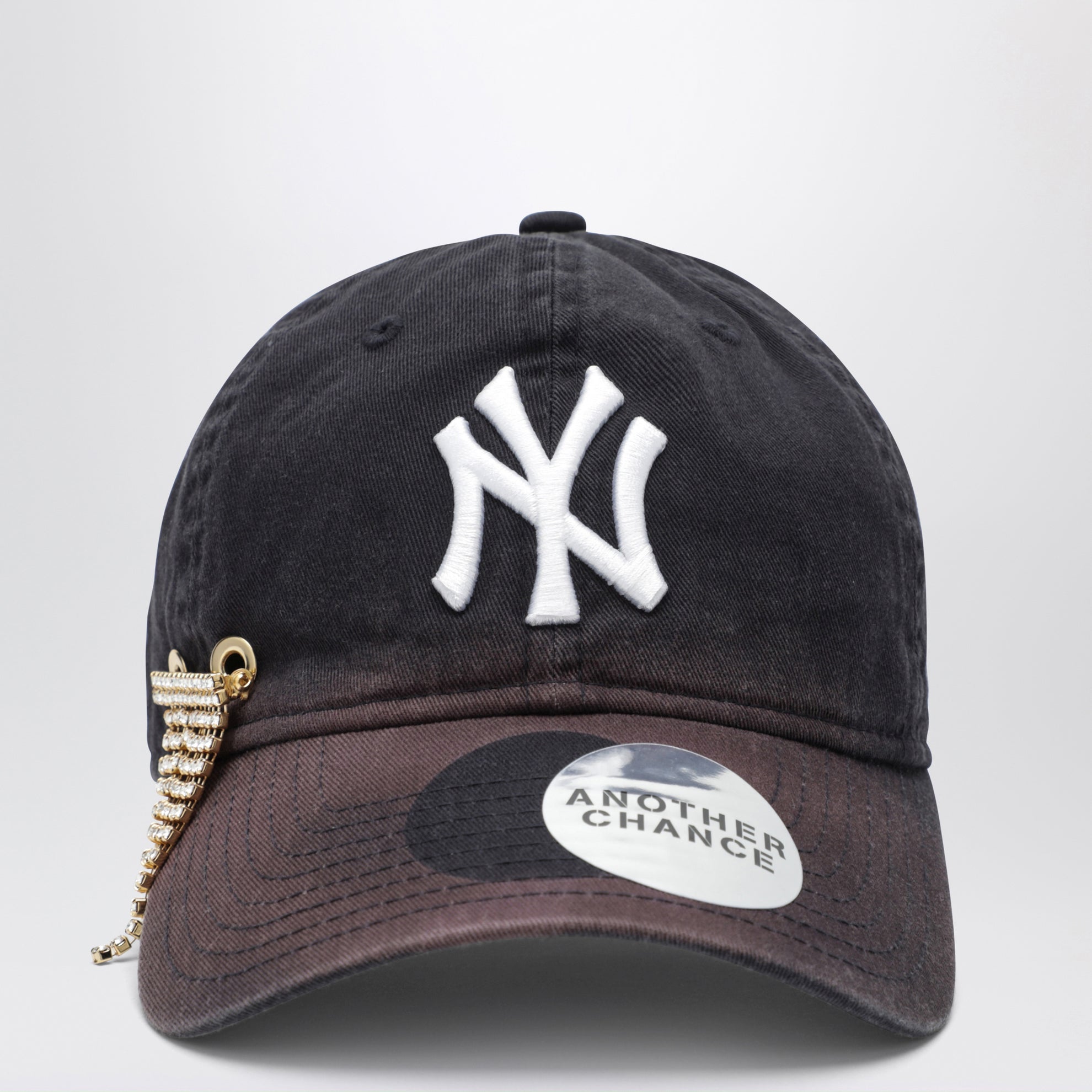 Casquette New Era 9TWENTY bleu marine 07 avec pin's