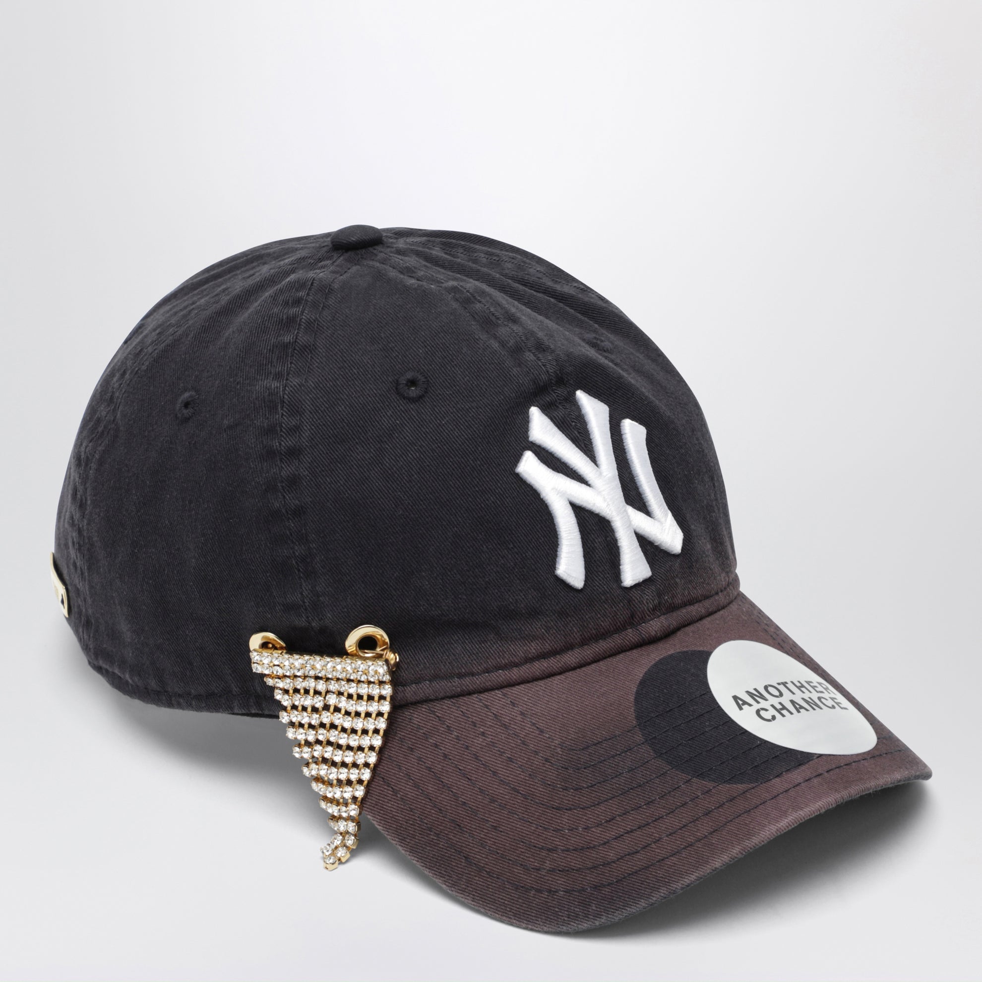 Casquette New Era 9TWENTY bleu marine 07 avec pin's