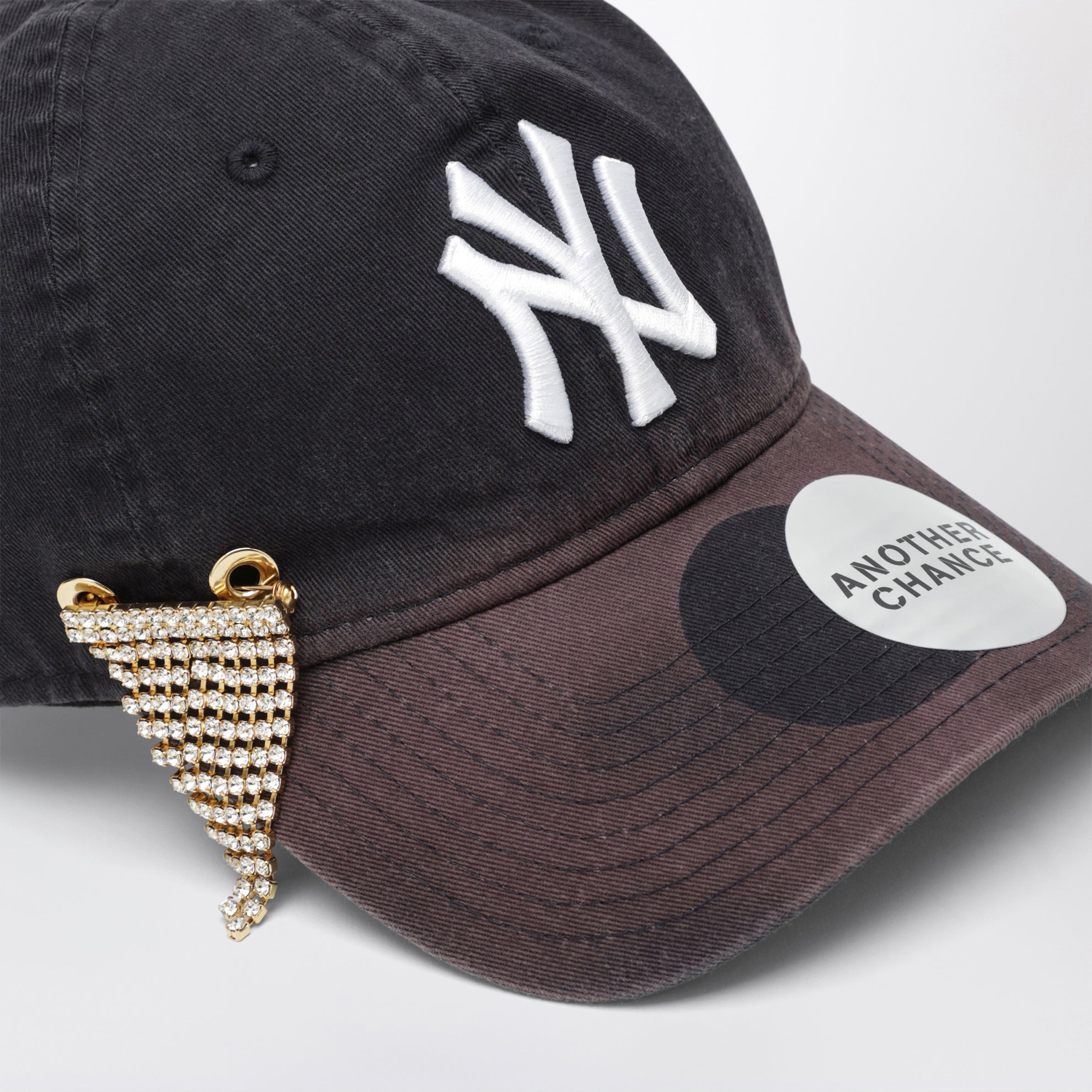 Casquette New Era 9TWENTY bleu marine 07 avec pin's