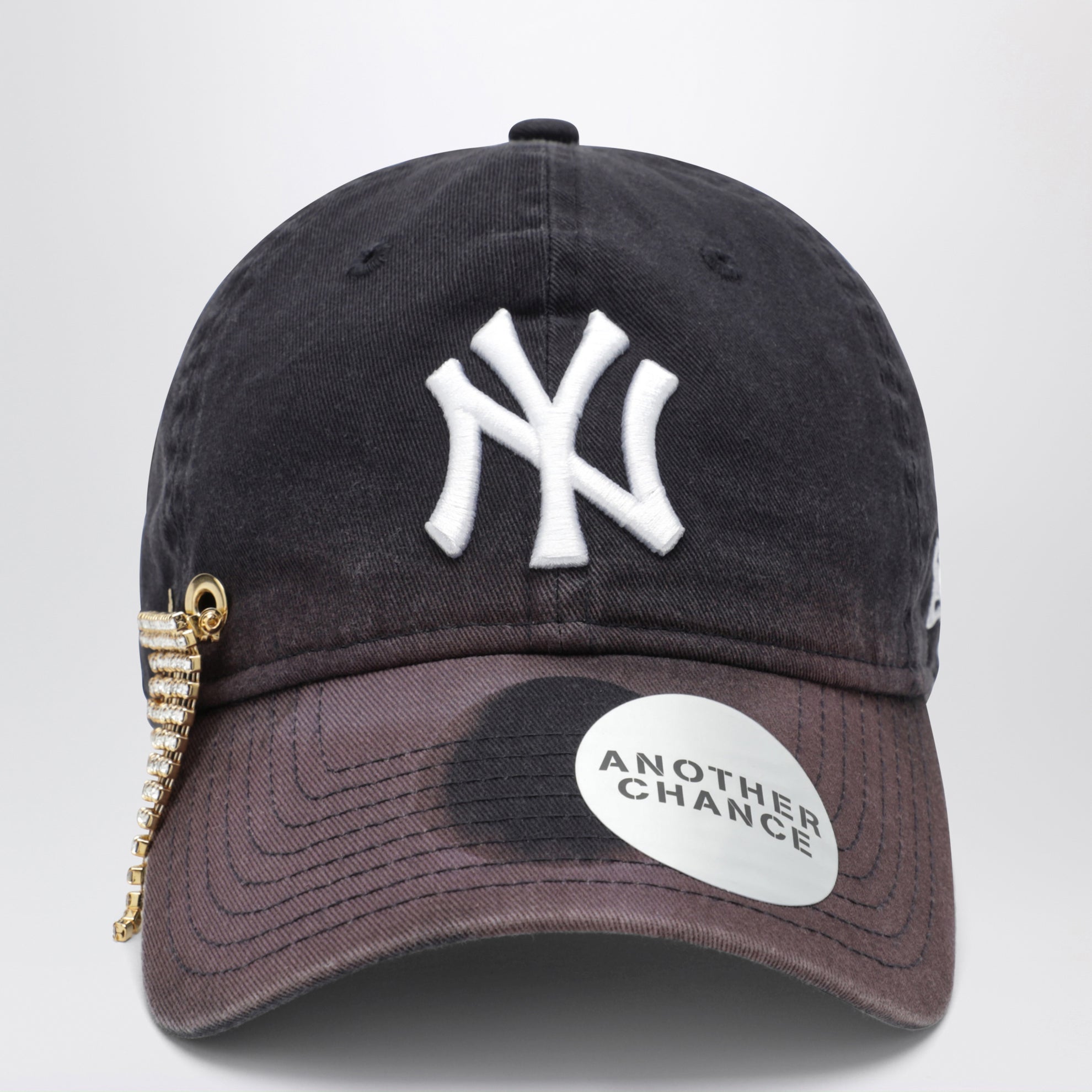 Casquette New Era 9TWENTY bleu marine 08 avec pin's
