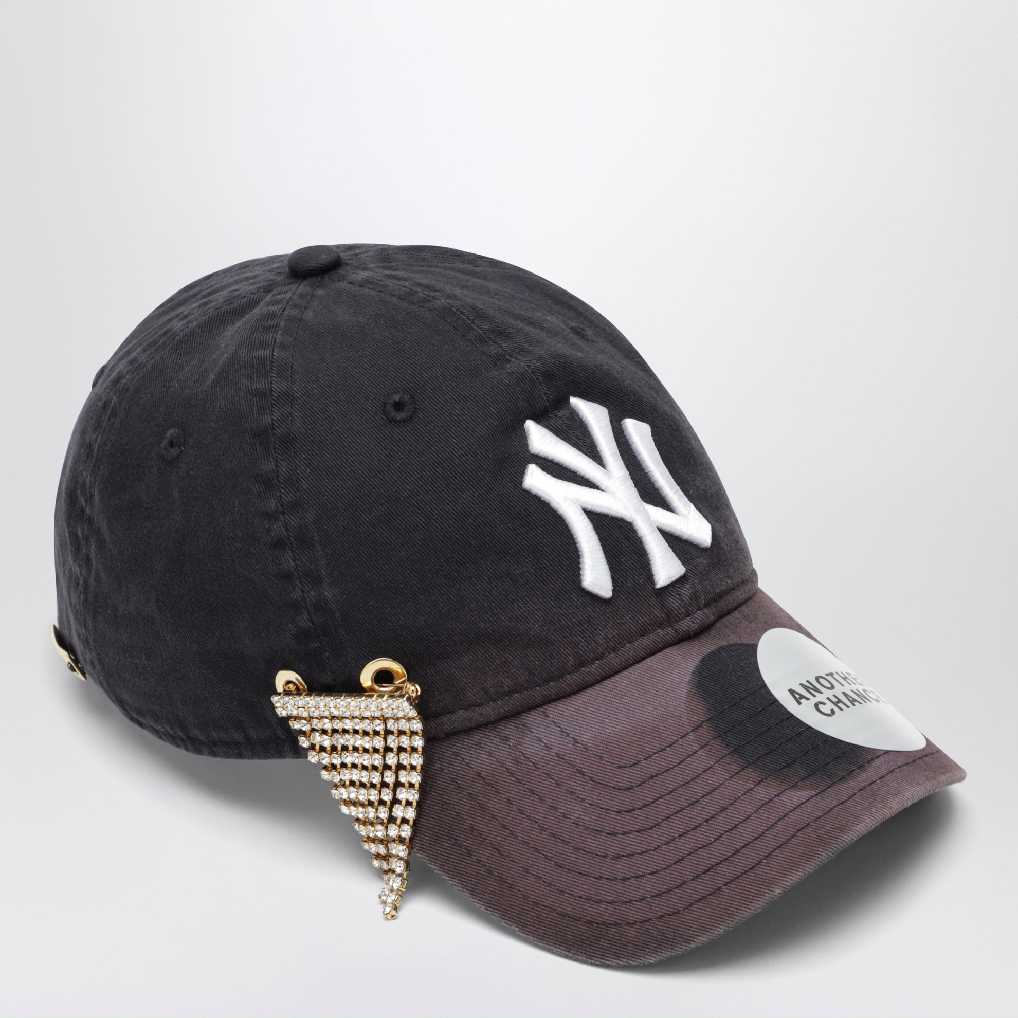 Casquette New Era 9TWENTY bleu marine 08 avec pin's
