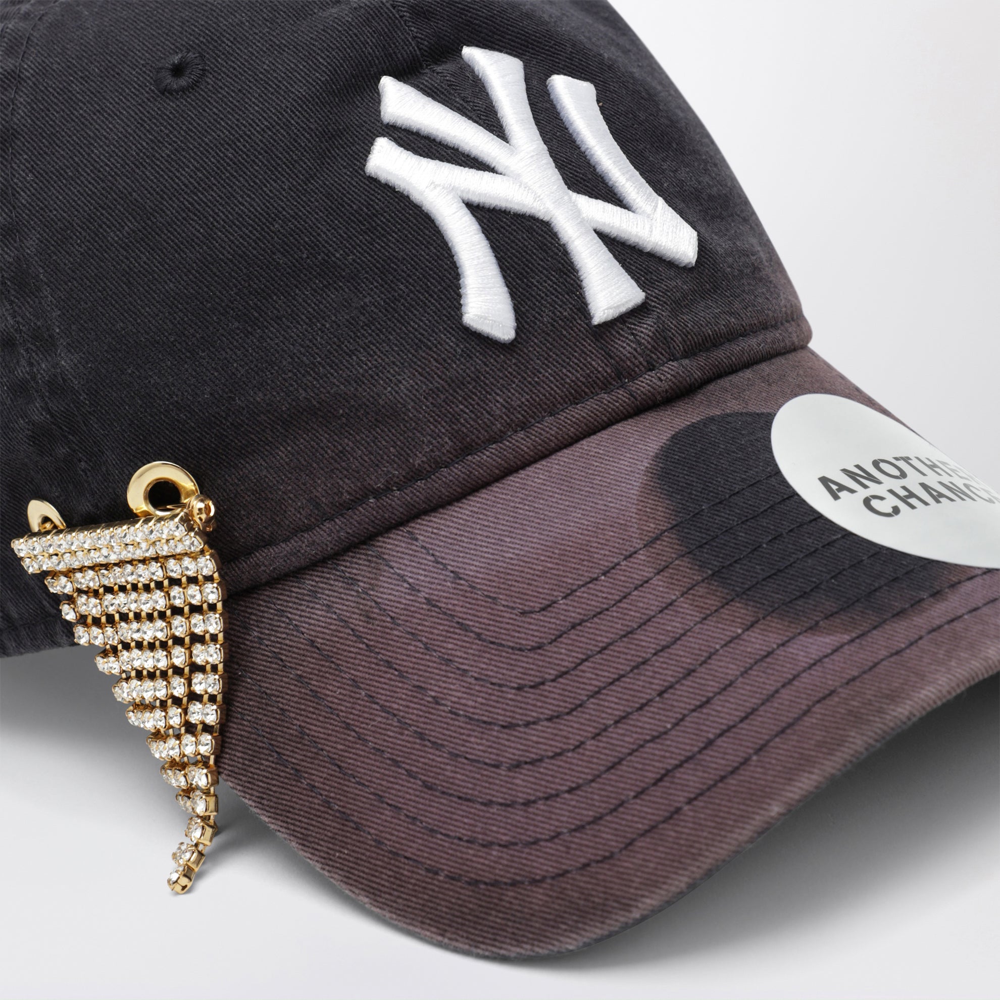 Casquette New Era 9TWENTY bleu marine 08 avec pin's