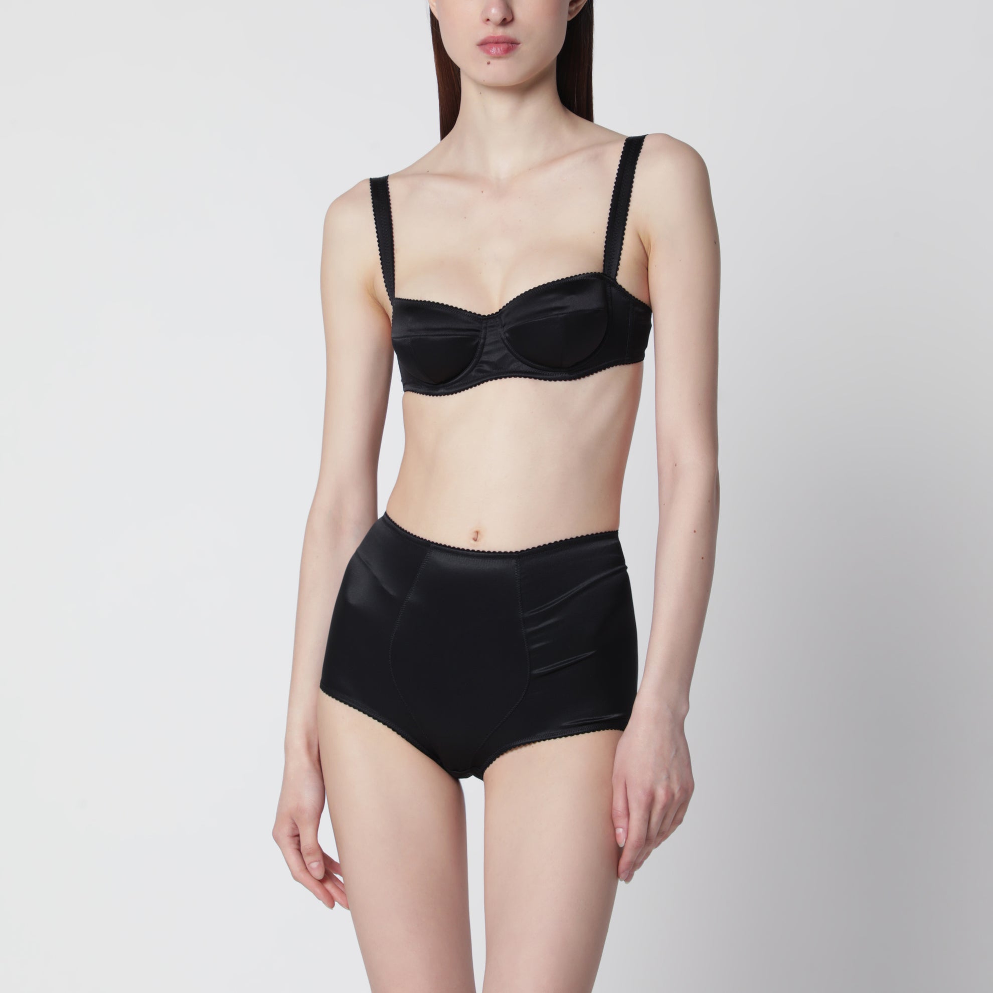 Reggiseno a balconcino in raso di seta nero