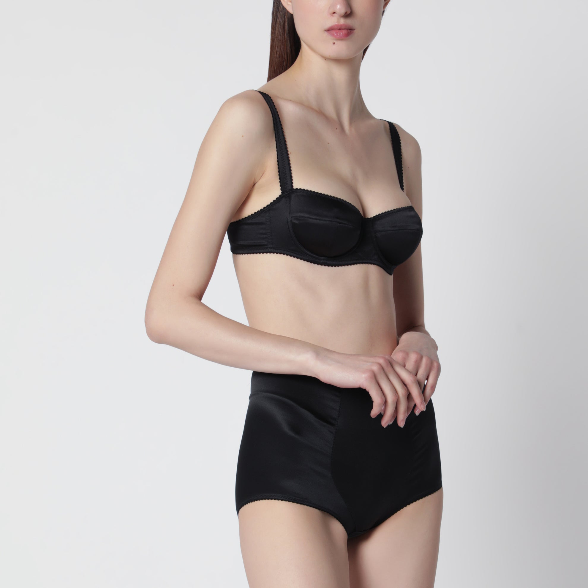 Reggiseno a balconcino in raso di seta nero