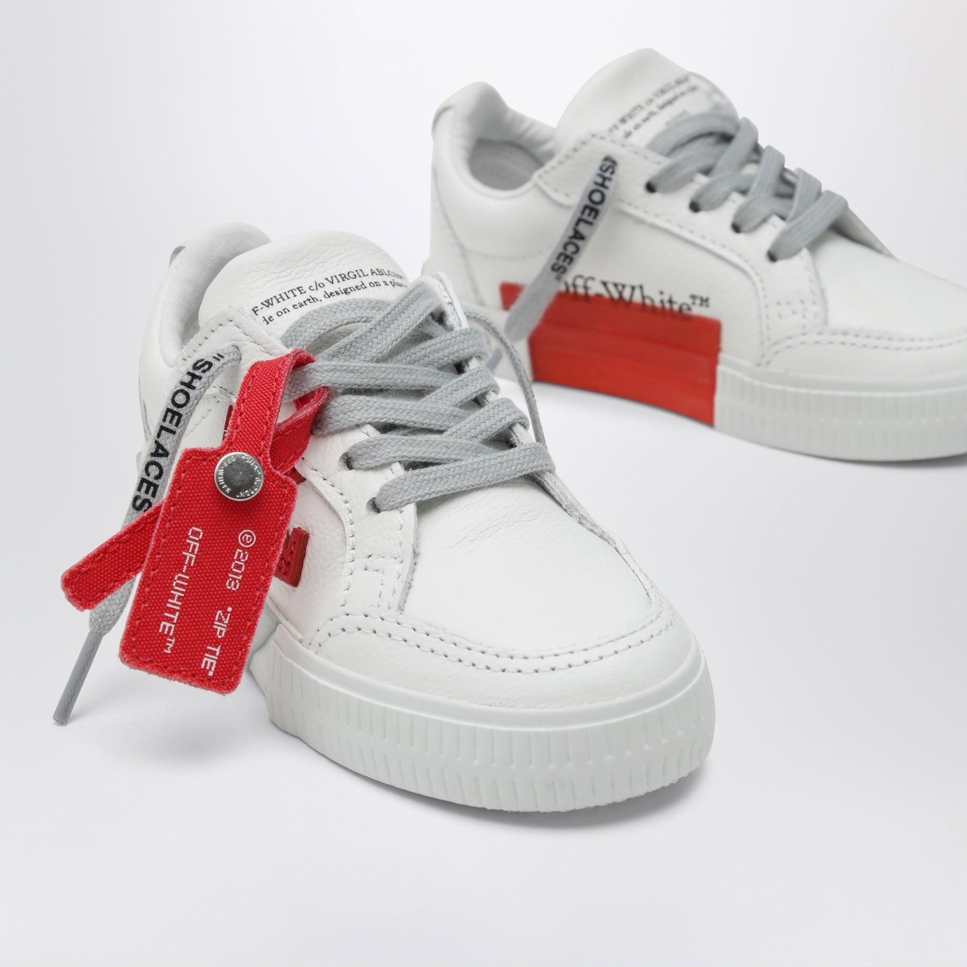Vulcanized sneakers in white/grey/red