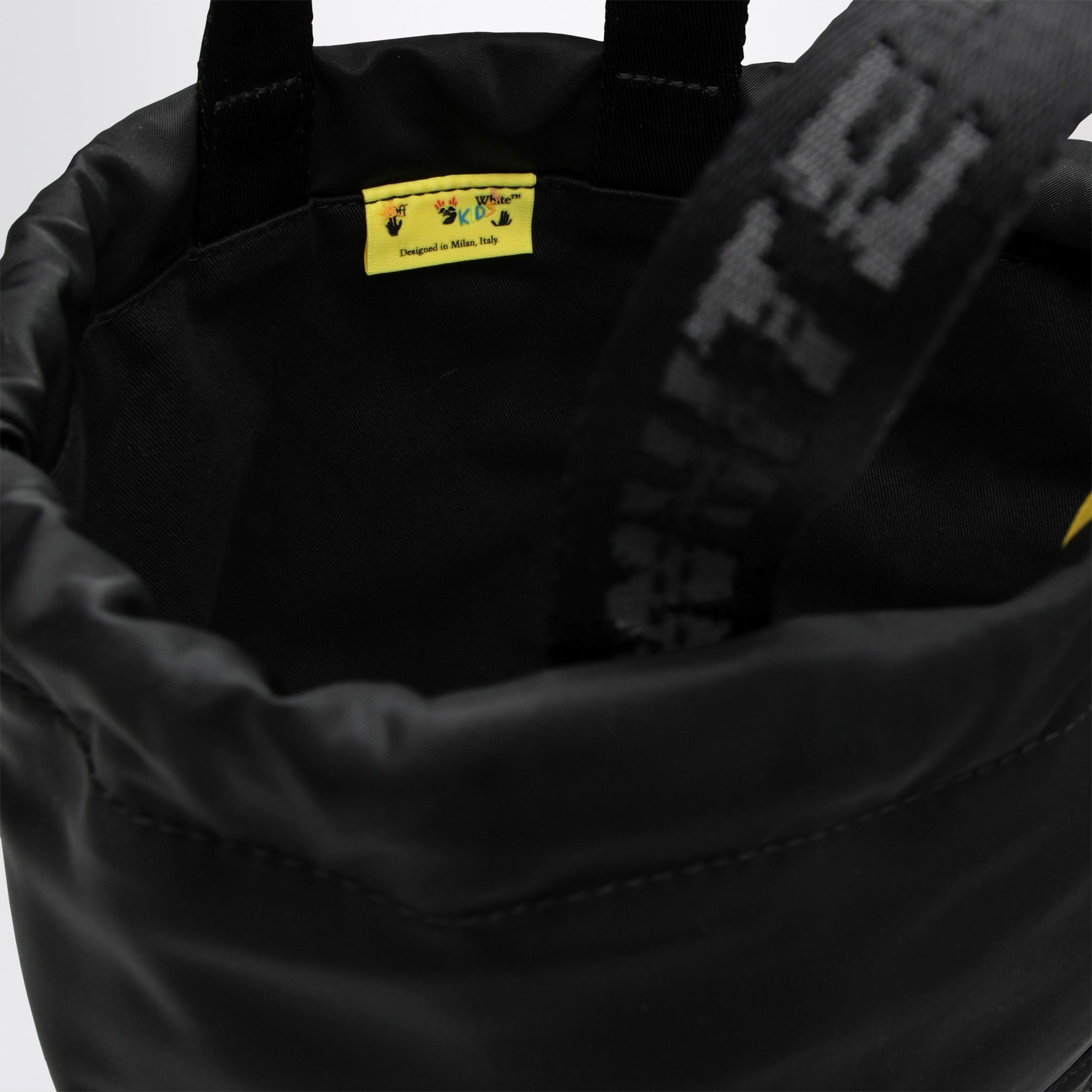 Black gym sack with Arrow motif