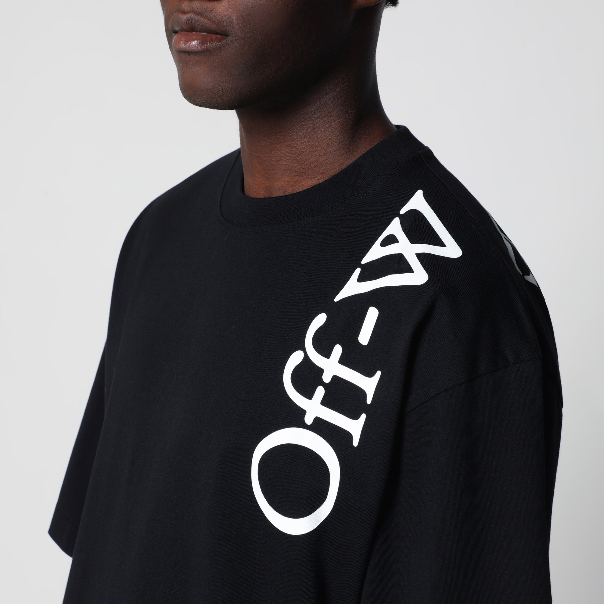 T-shirt girocollo con logo stampato in cotone nero