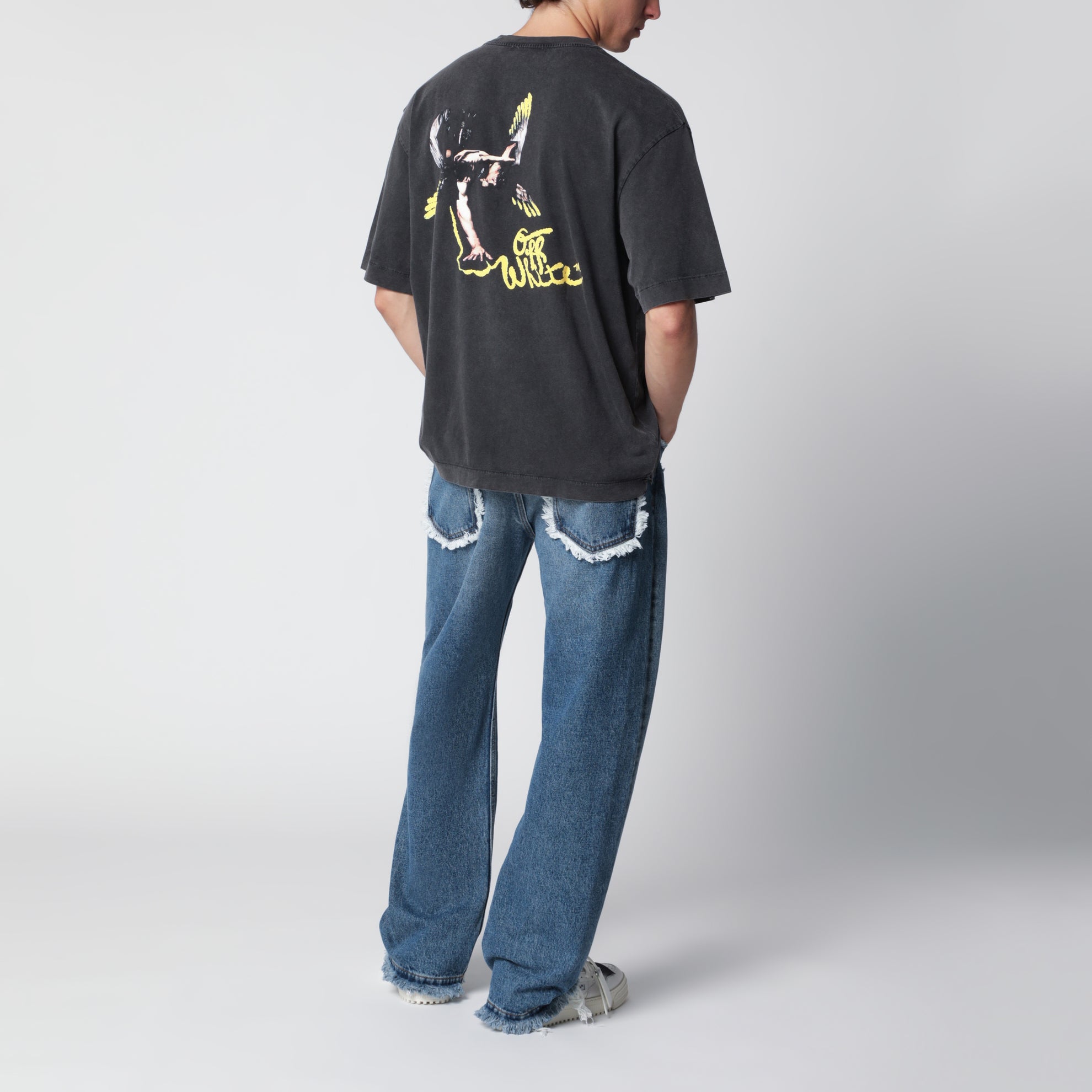 T-shirt nera slavata con logo OFF