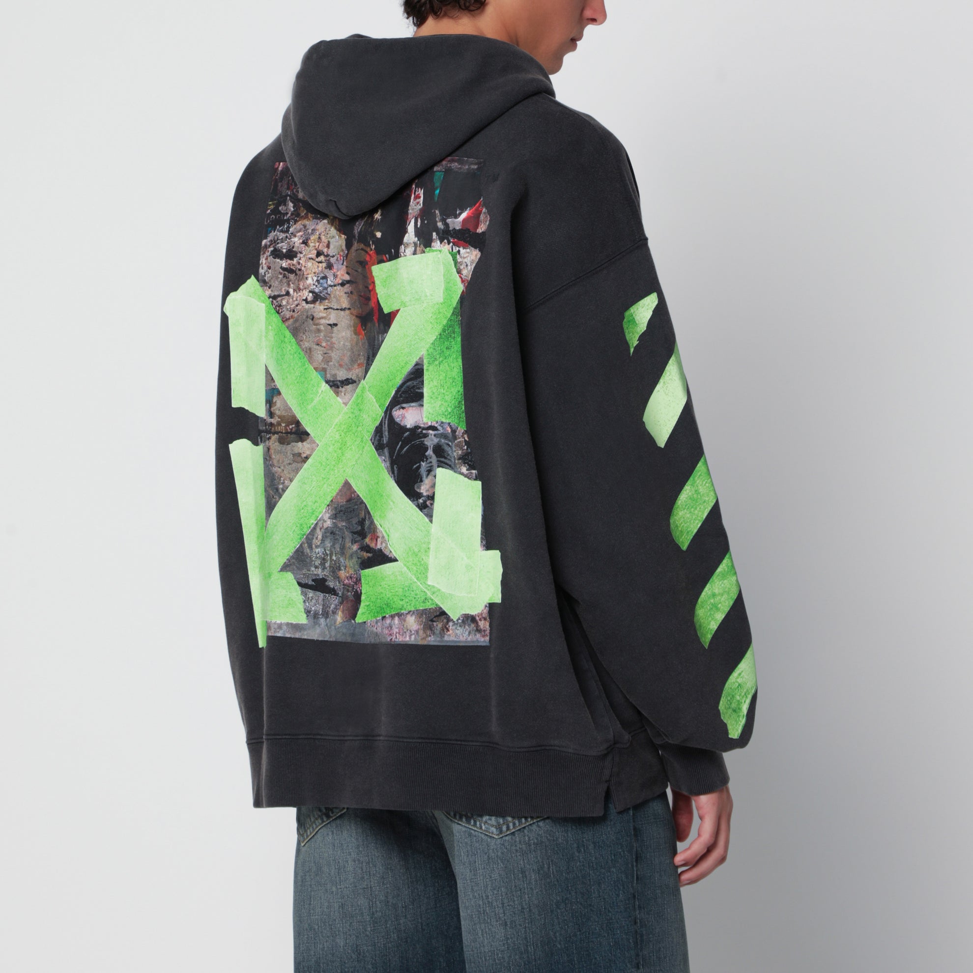 Verwaschenes schwarzes Sweatshirt mit Logo-Prints