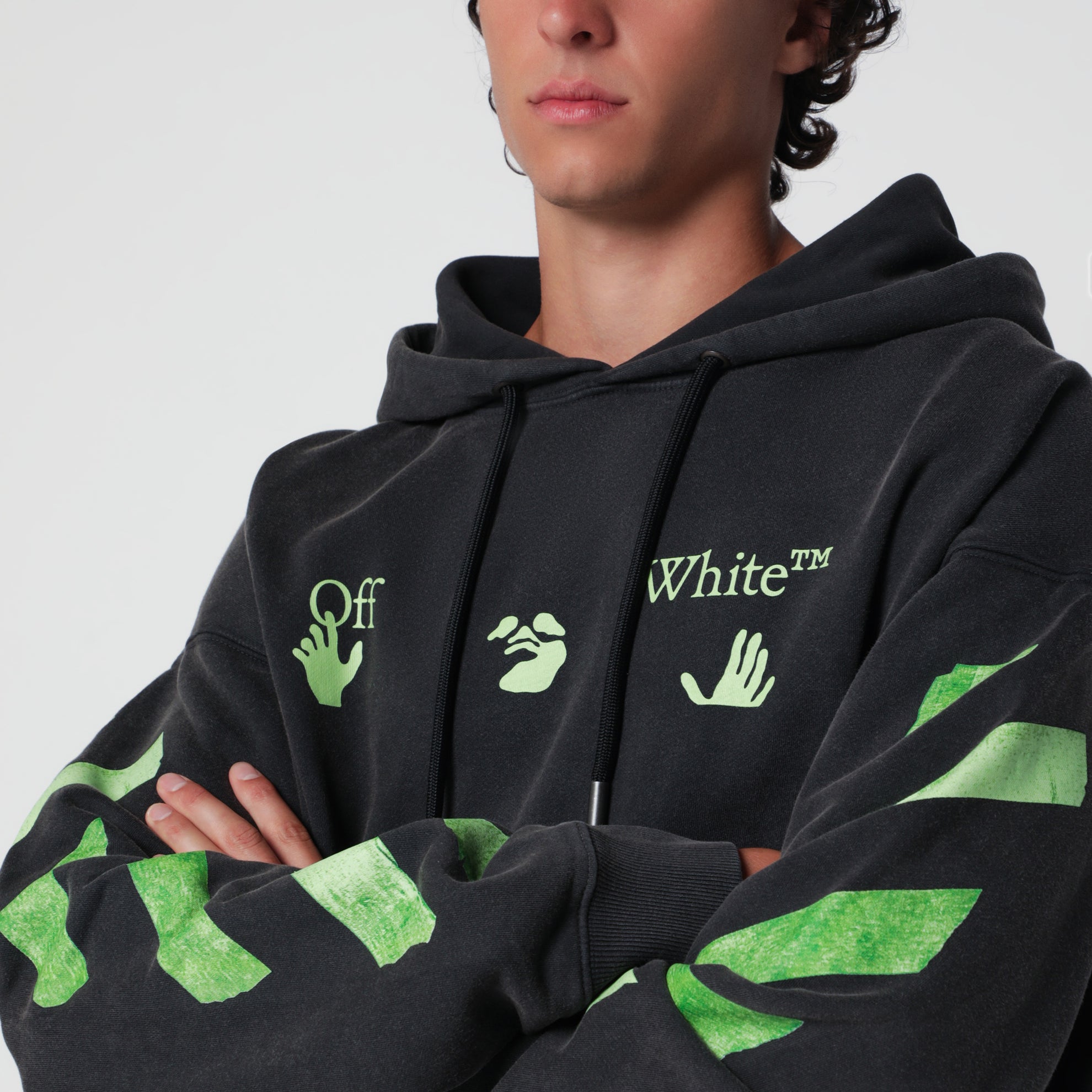 Verwaschenes schwarzes Sweatshirt mit Logo-Prints