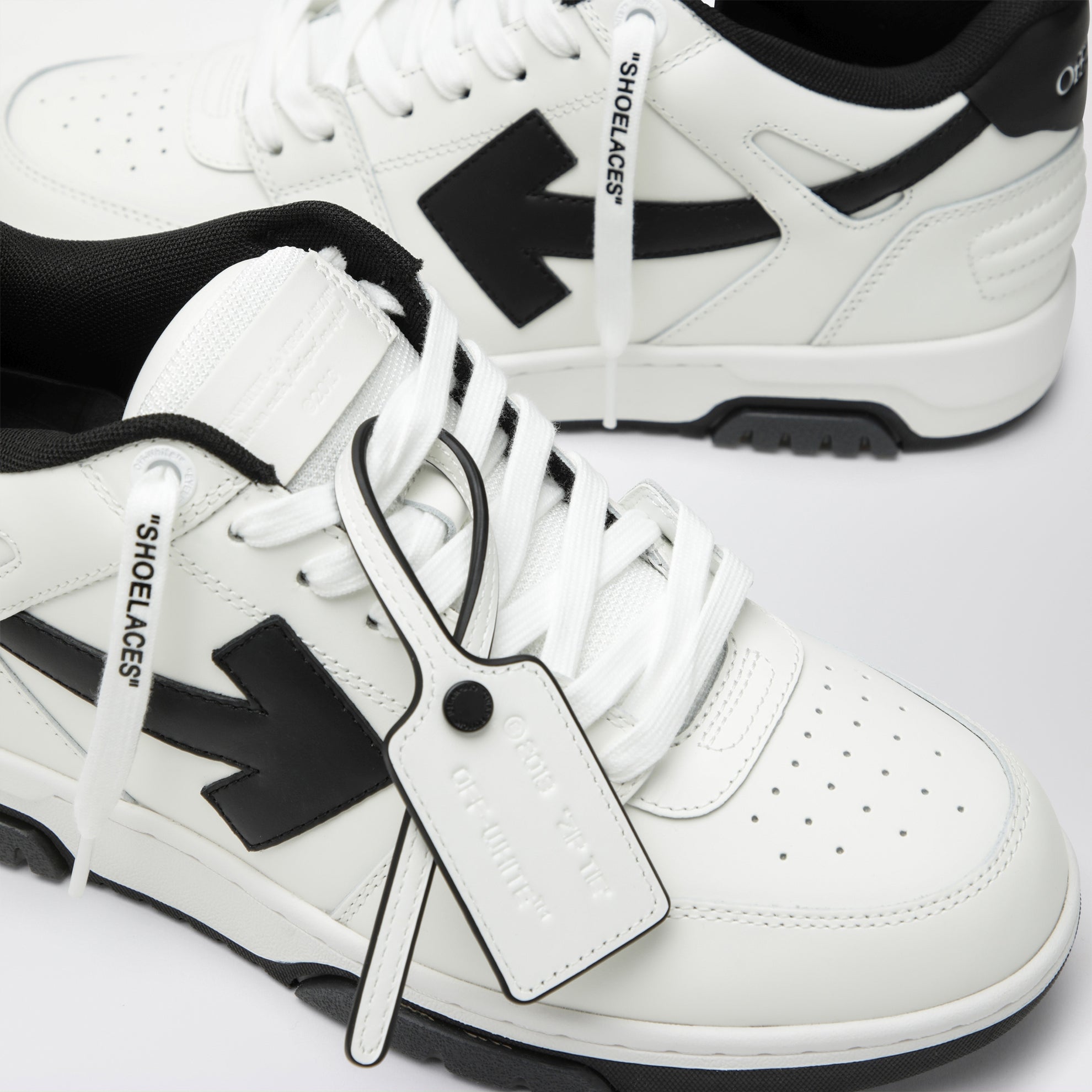 Sneakers Out Of Office blanches/noires