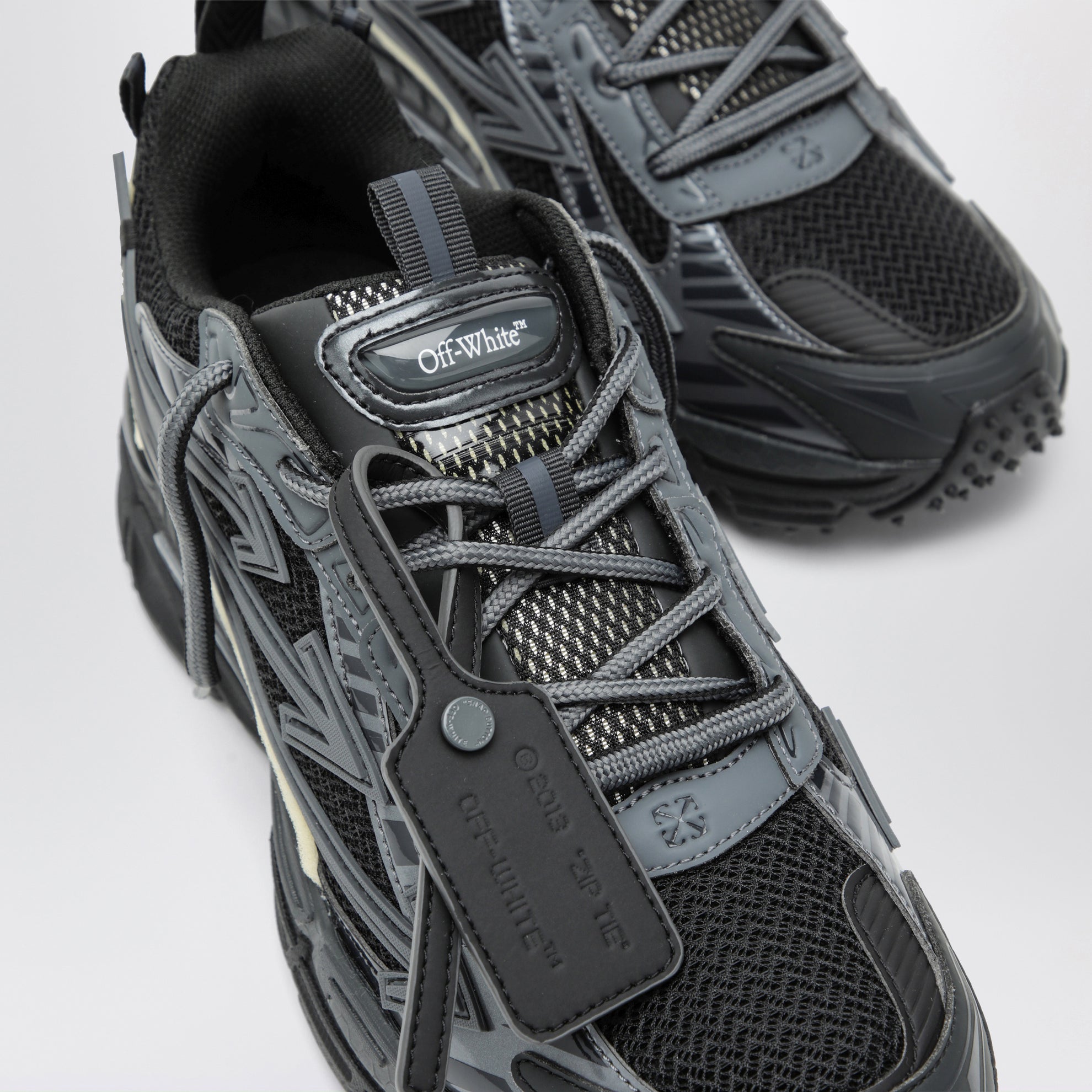 Be Right Back black sneakers