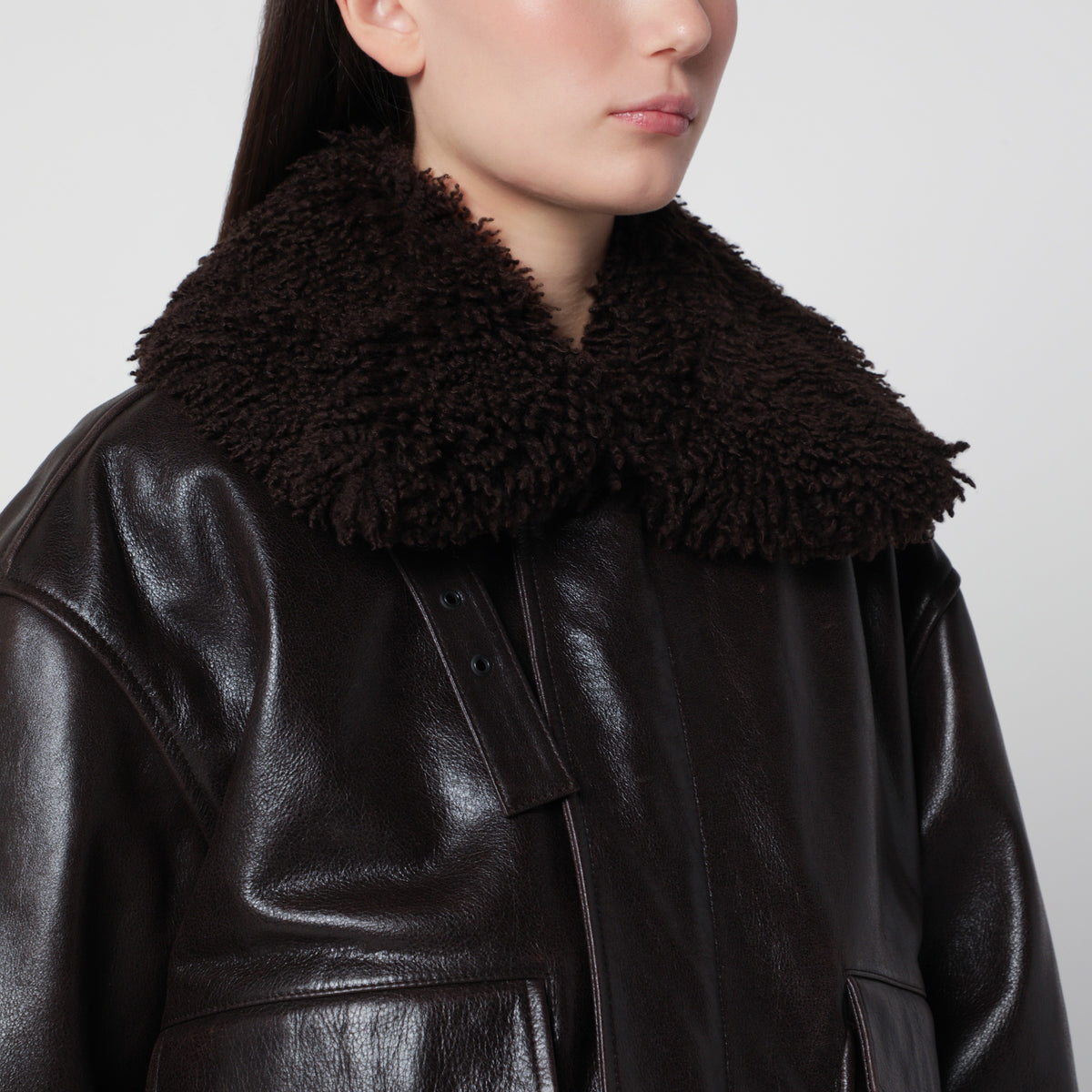 Blouson Pilot couleur ébène en cuir bovin brillant