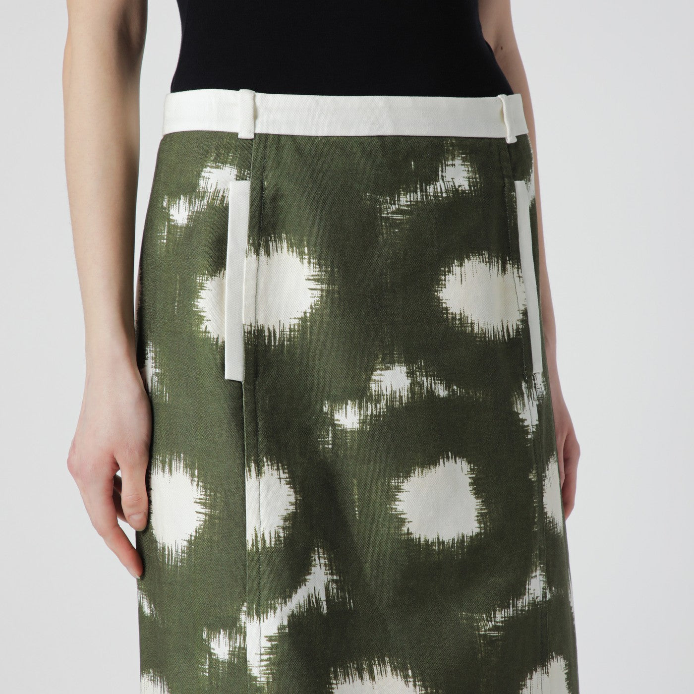 Cotton skirt with military green pattern