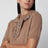 Maglia color cammello in cashmere con sciarpa gioiello