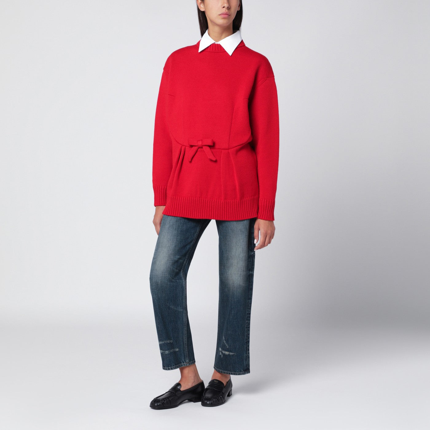 Maglione rosso in lana con fiocco