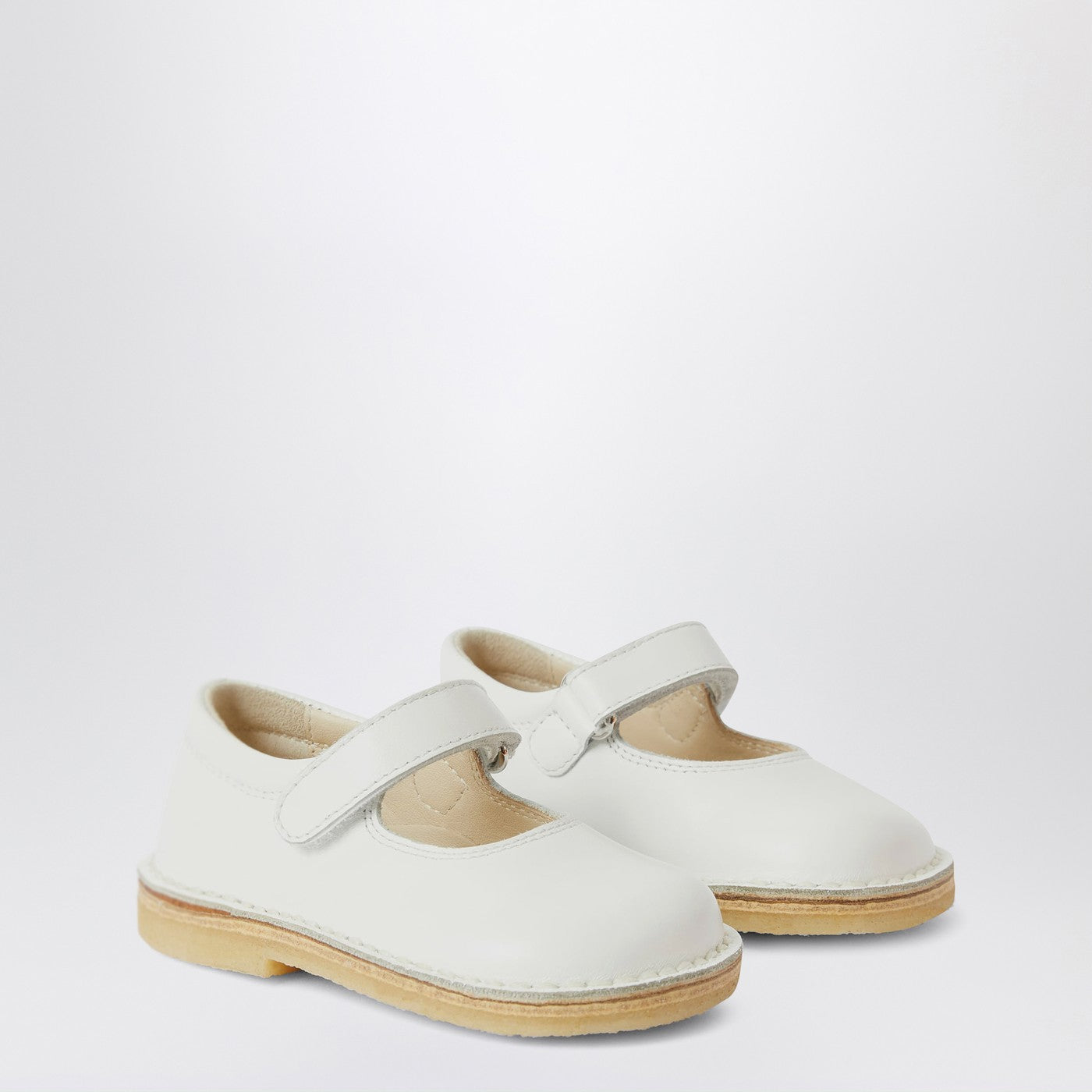 White leather sandal with strap