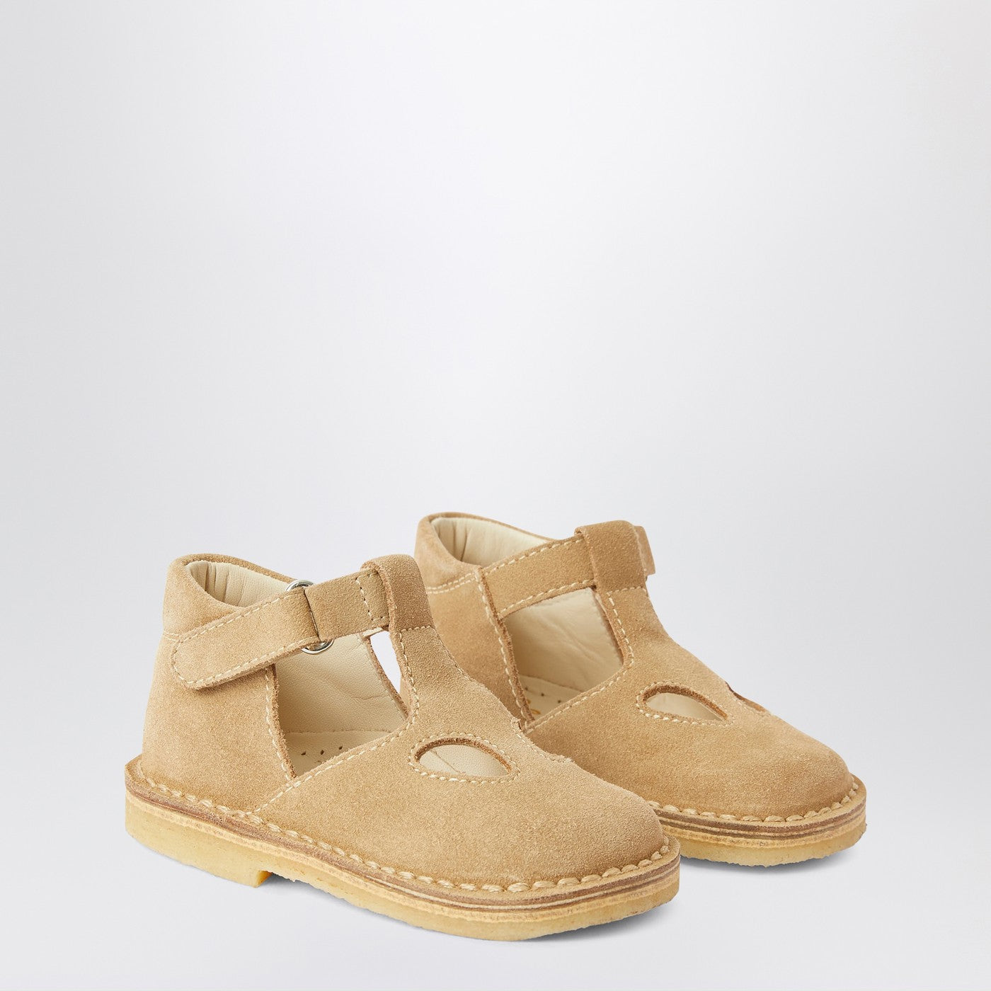 High beige sandal with eyelets in nubuck
