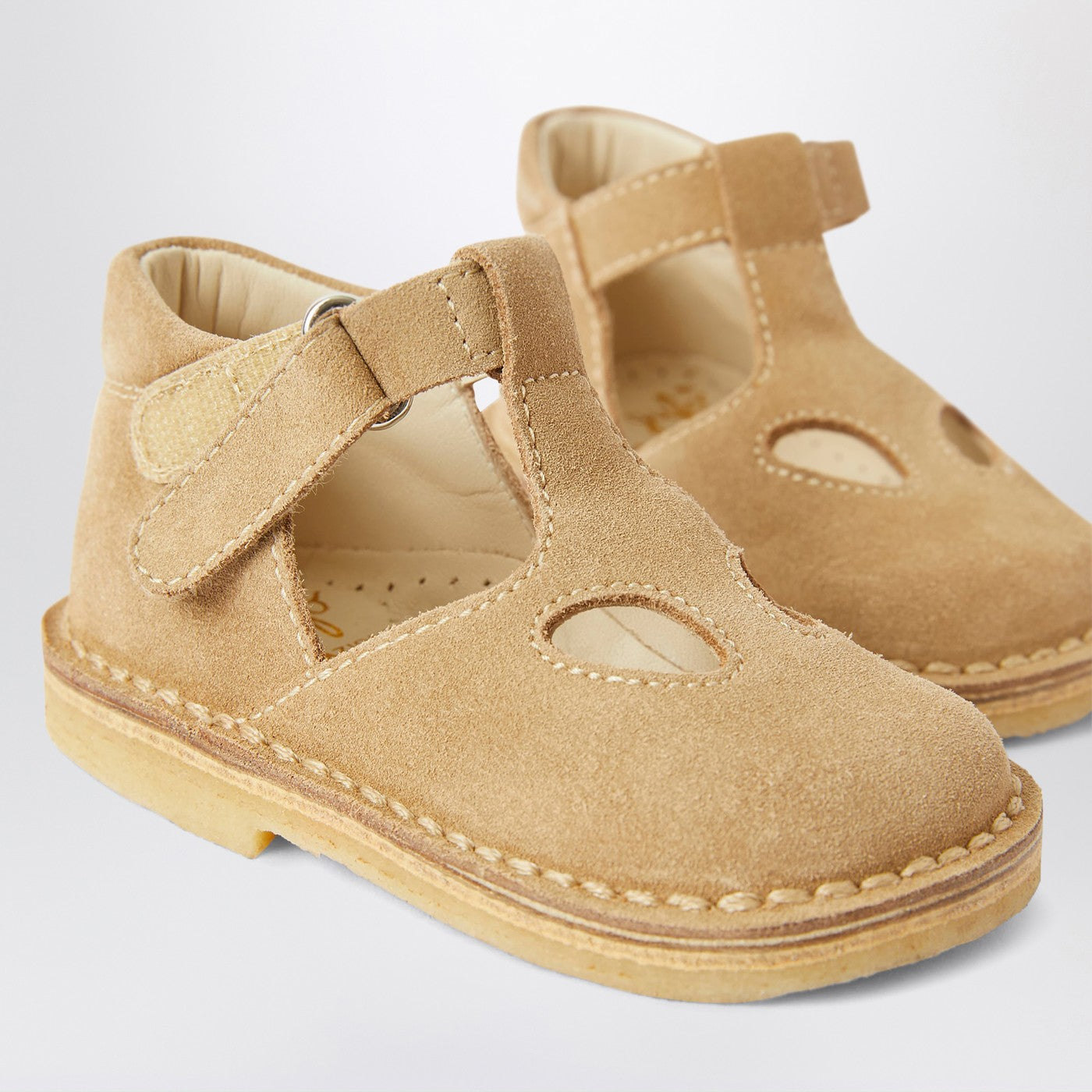 High beige sandal with eyelets in nubuck