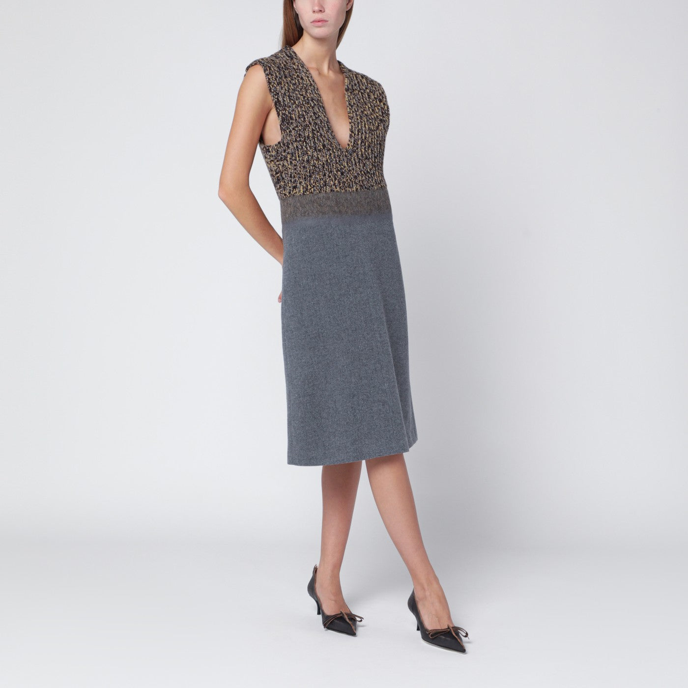 Abito smanicato grigio in lana e cashmere