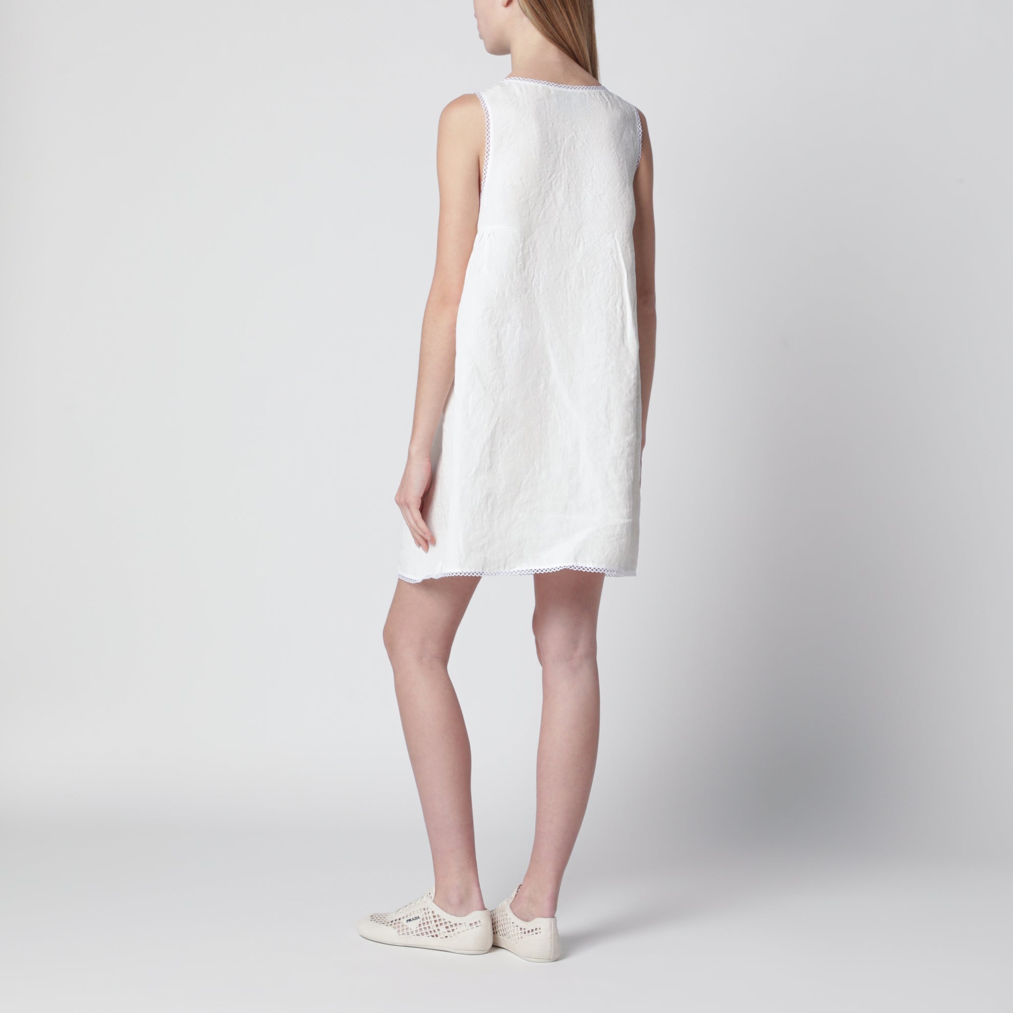 Short embroidered dress in white slub canvas