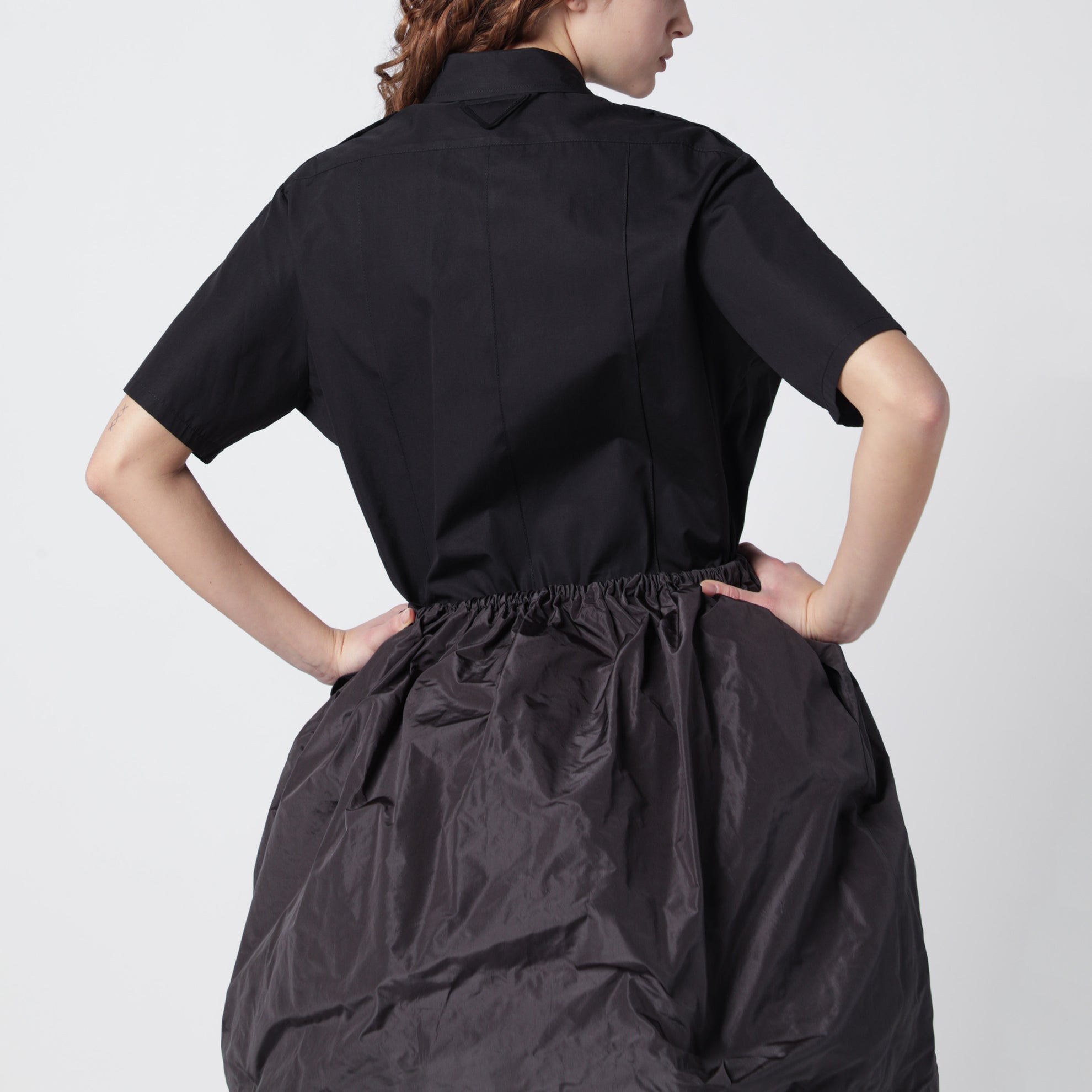 Black poplin short-sleeve shirt