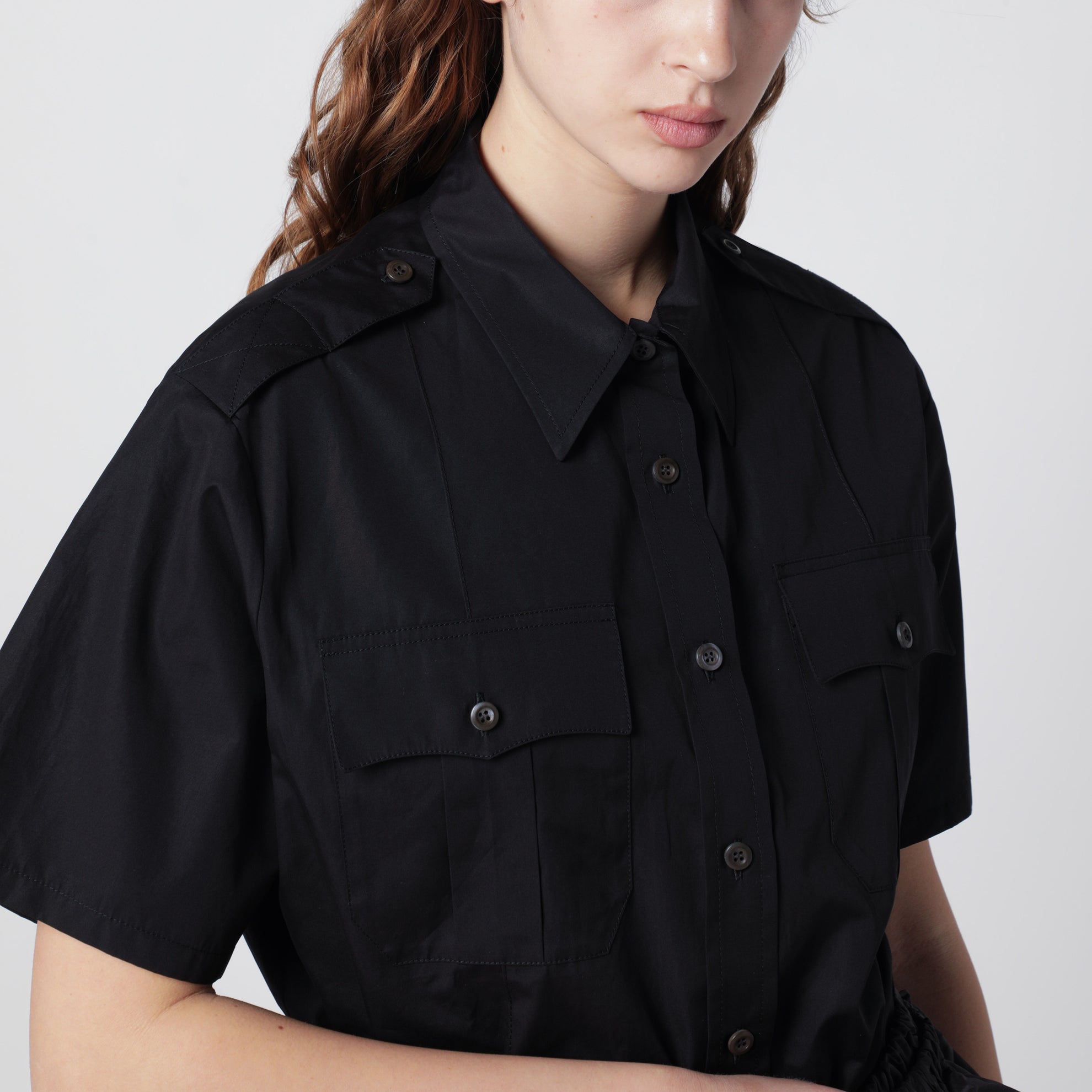 Black poplin short-sleeve shirt