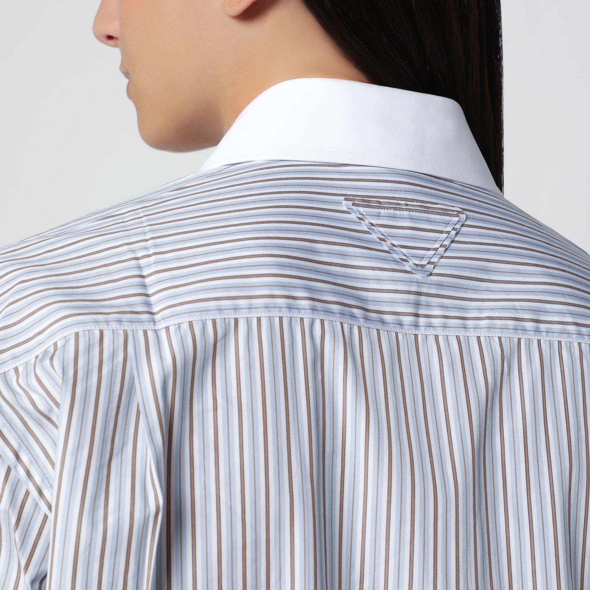 Camicia color cielo a righe in cotone