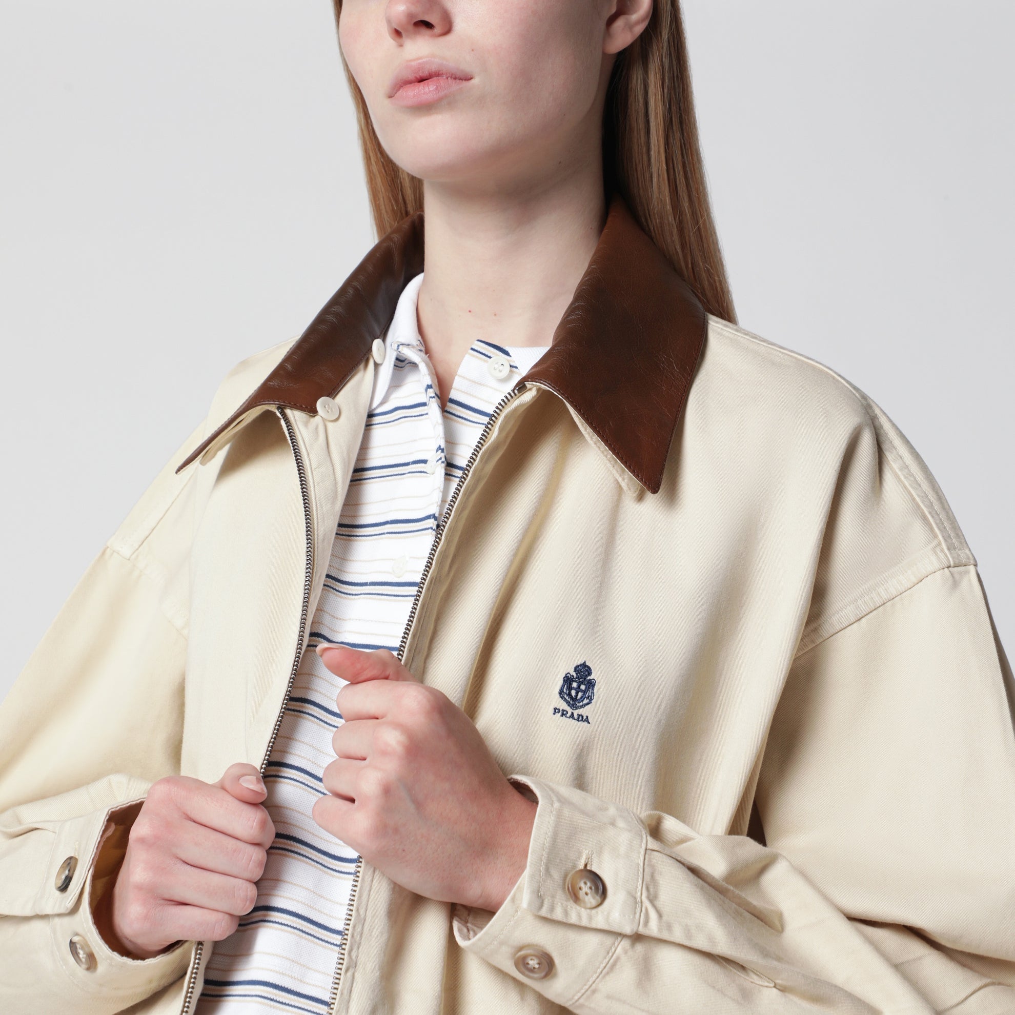Blouson aus stückgefärbter Old-Gabardine mit Stickerei