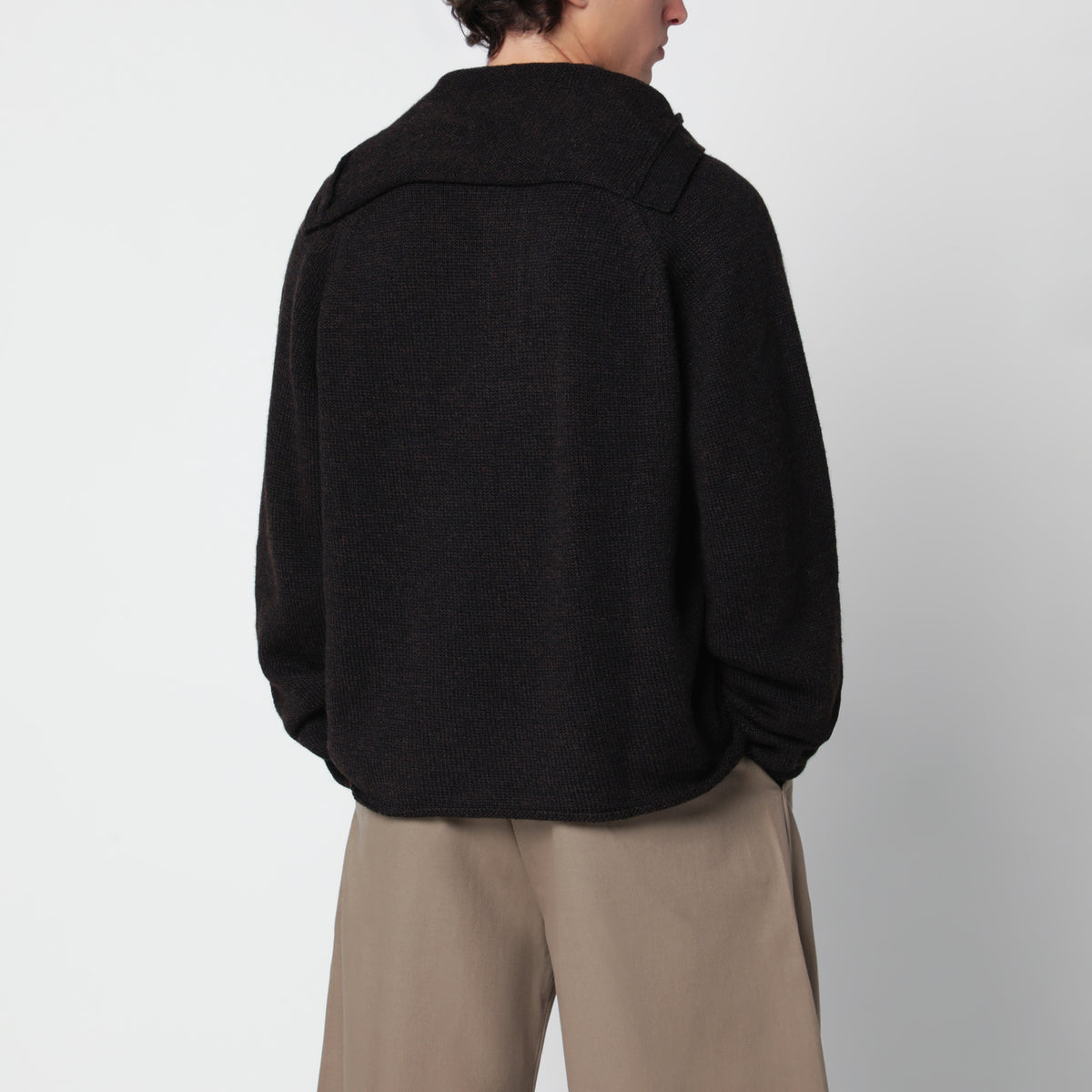 Maglione marrone scuro in lana