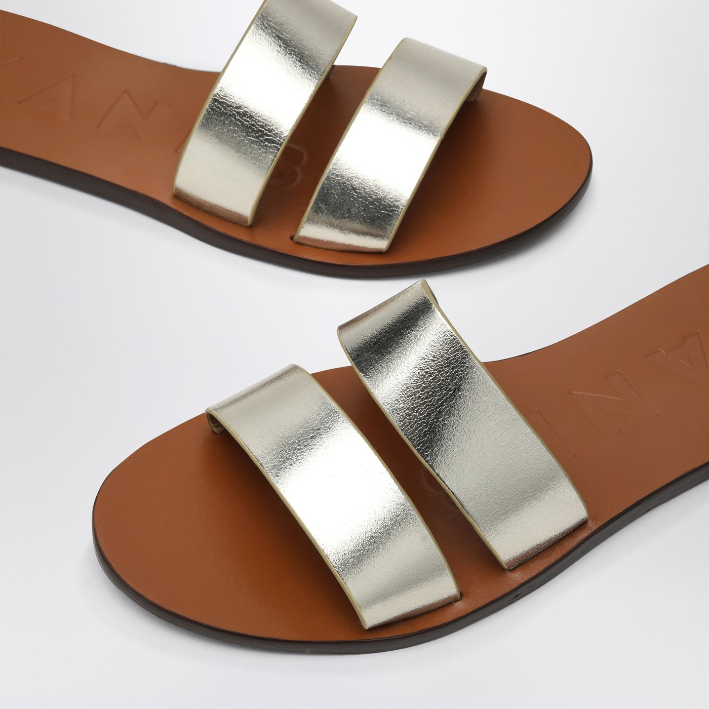 Sandali con fasce color platino in pelle