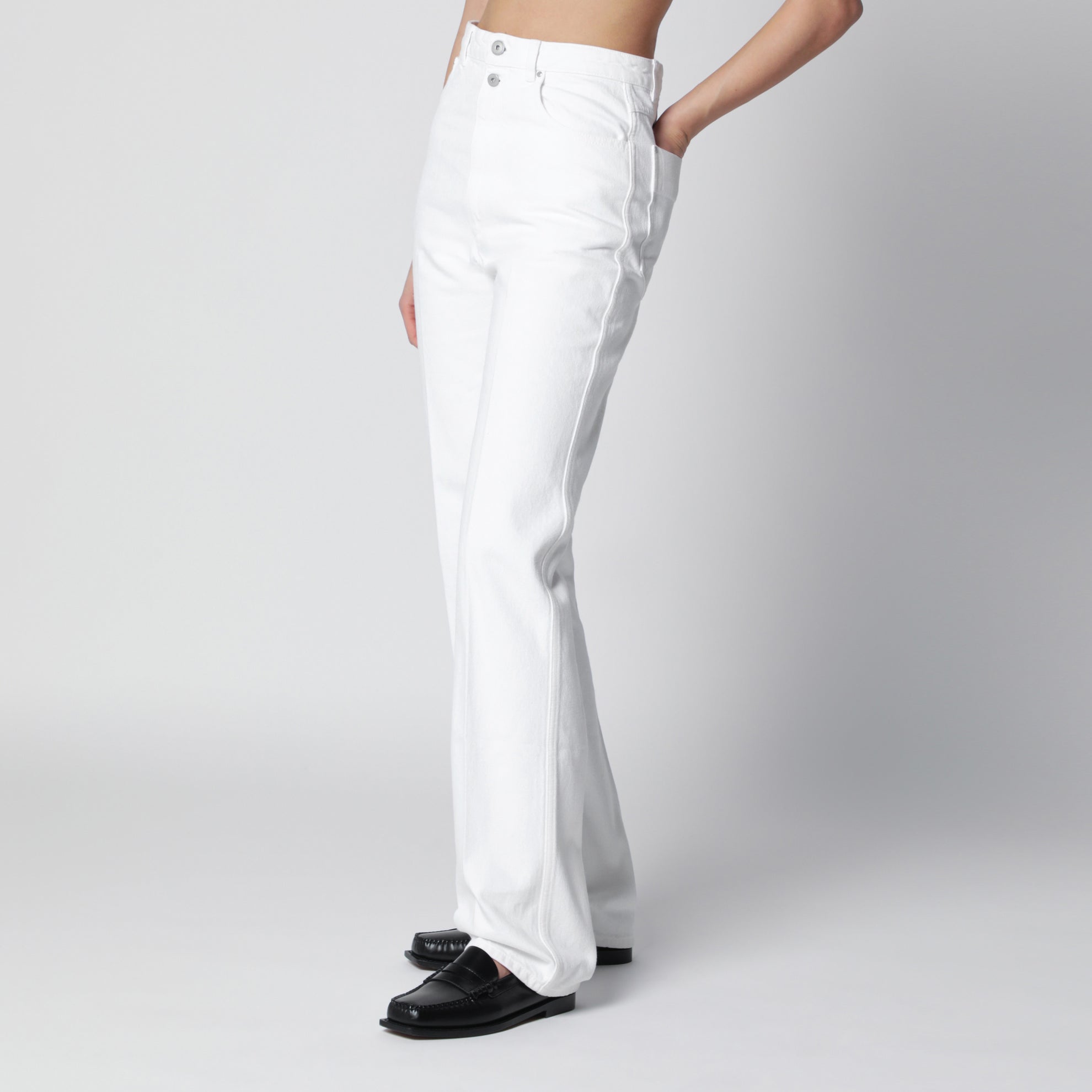 Jeans a vita alta con cintura in denim bianco