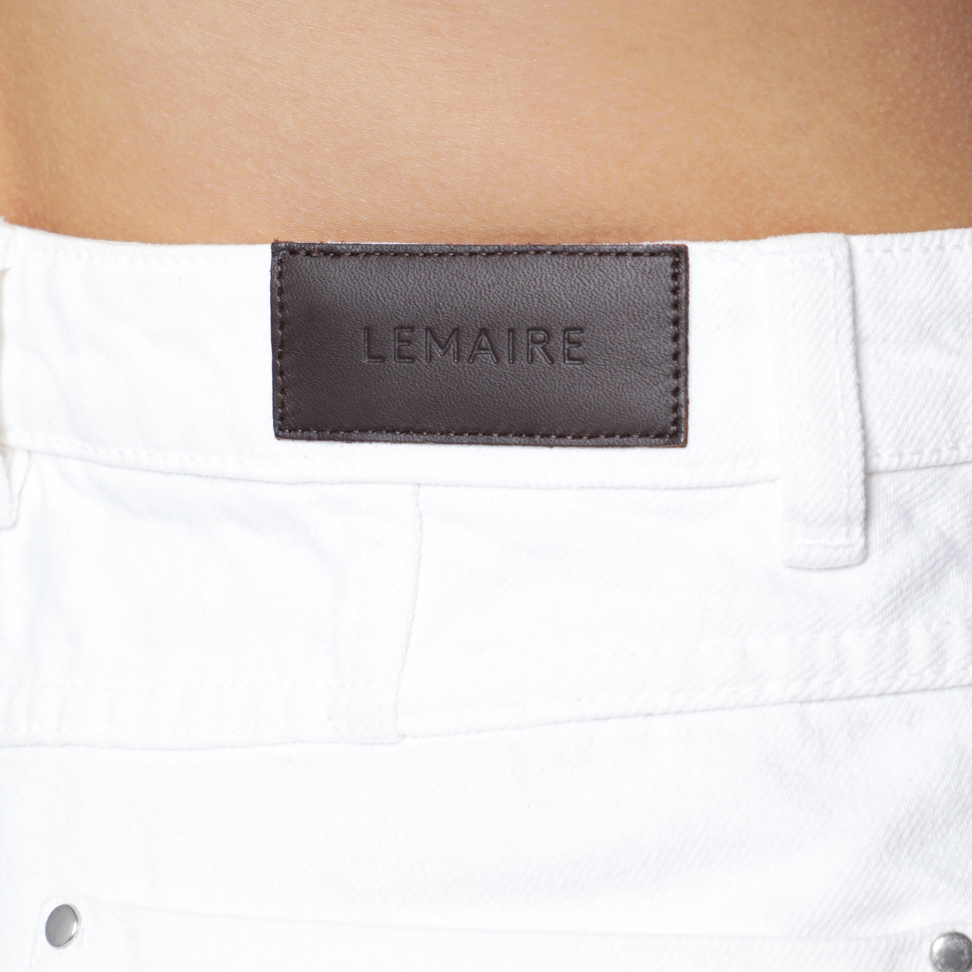 Jeans a vita alta con cintura in denim bianco