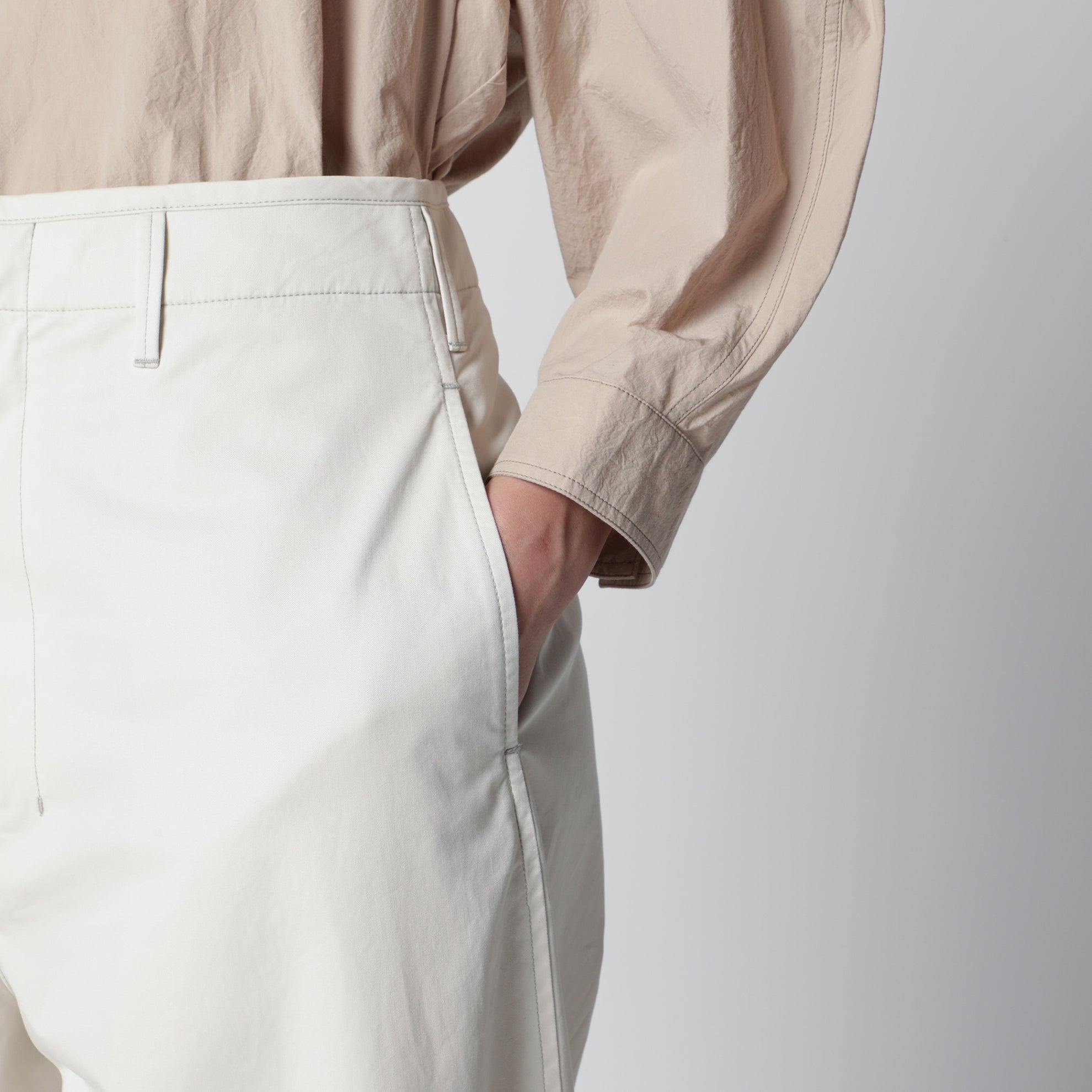Reisweißfarbene Baumwollhose