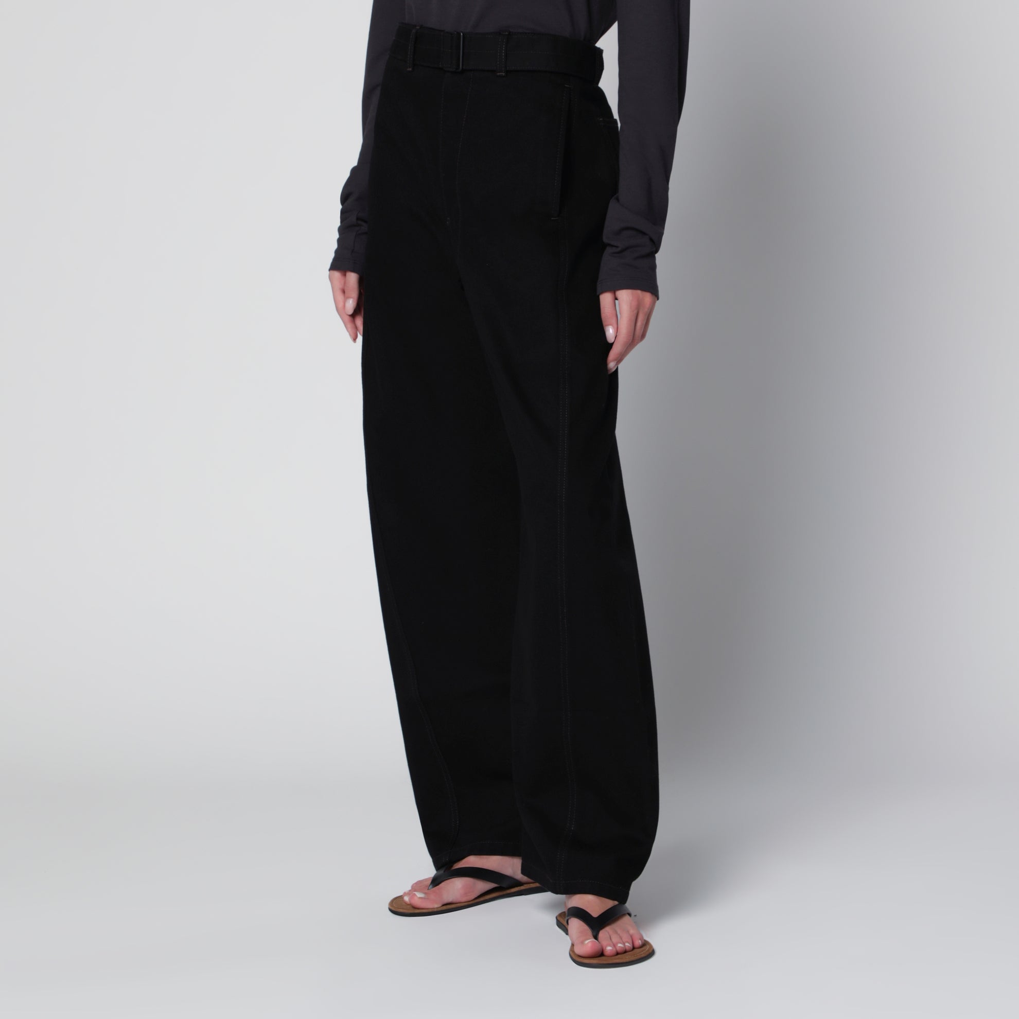Schwarze Baumwollhose mit Gürtel