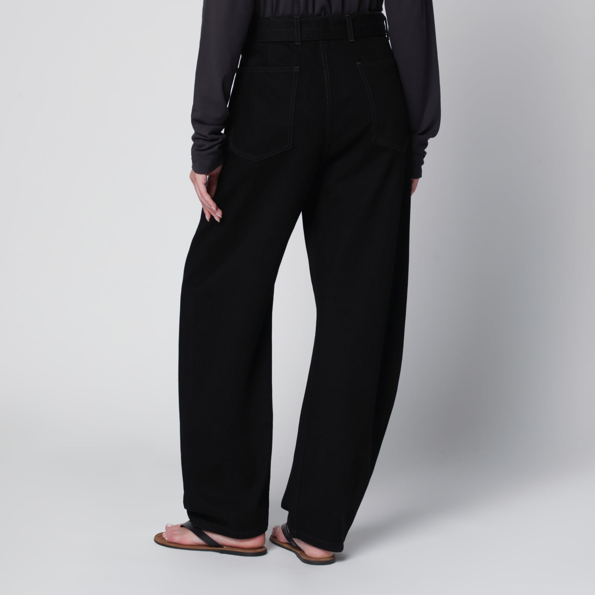 Schwarze Baumwollhose mit Gürtel