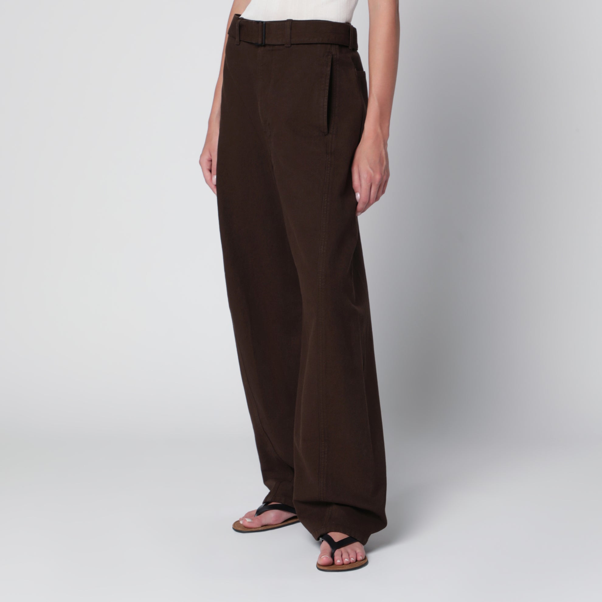 Braune Baumwollhose mit Gürtel