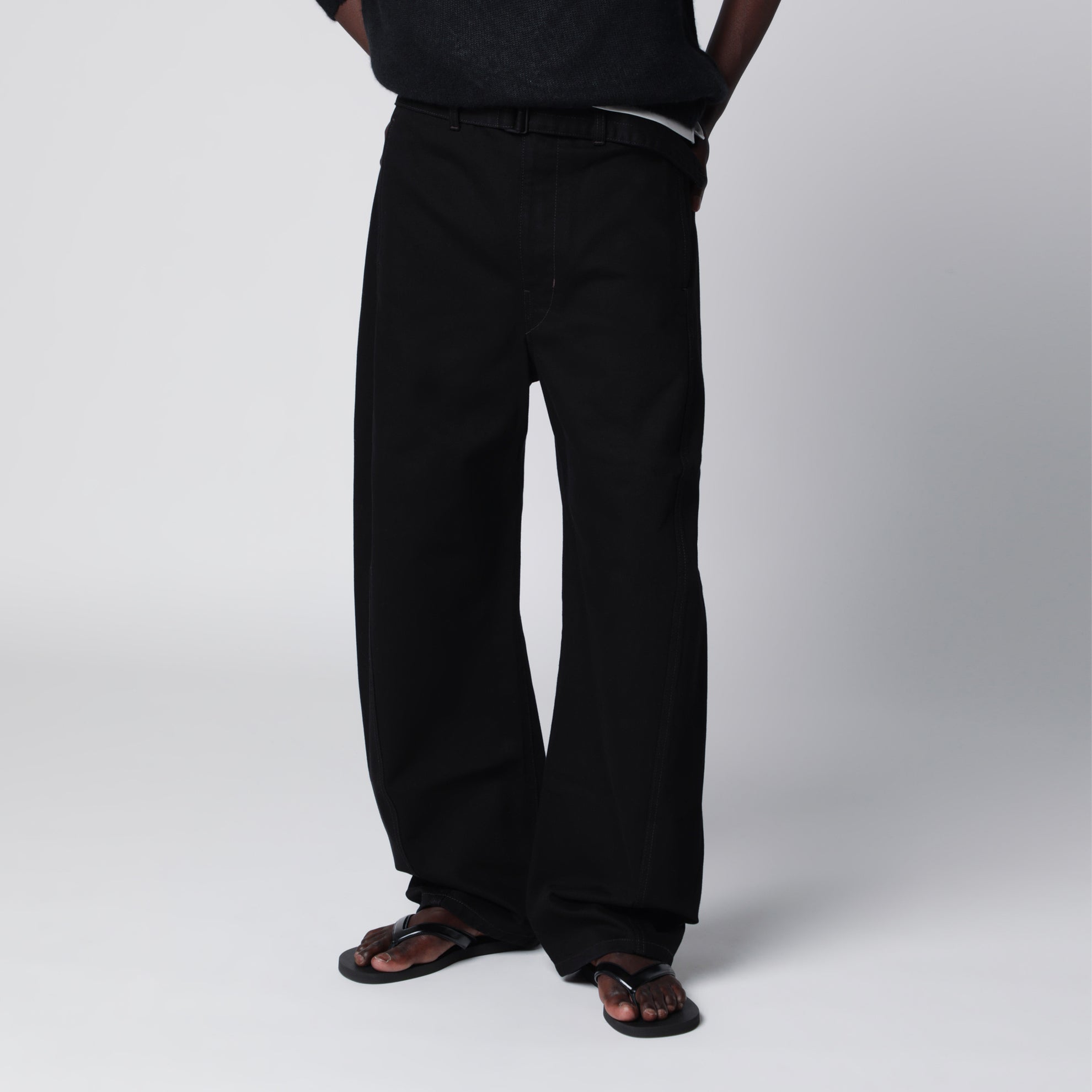 Schwarze Baumwollhose mit Gürtel