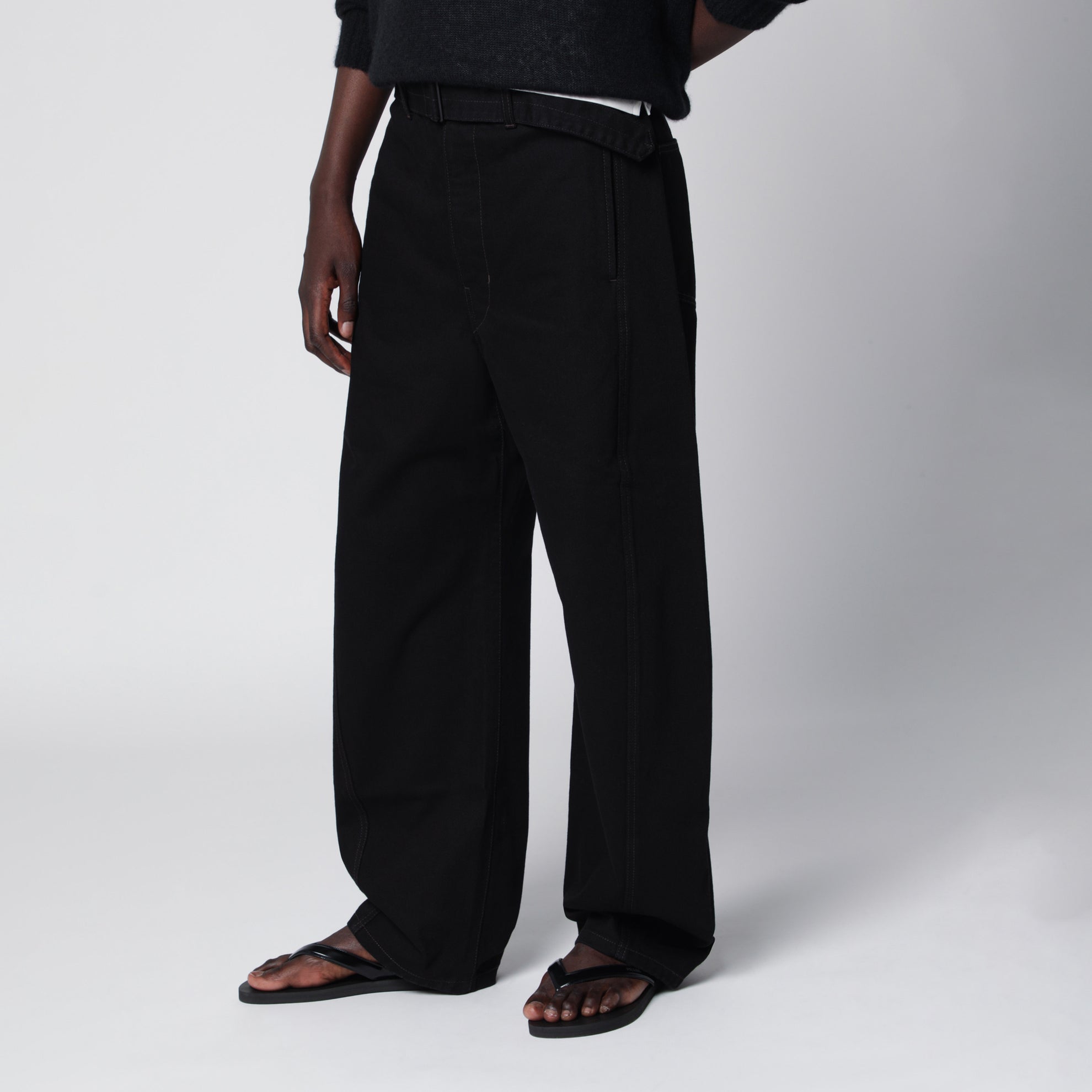 Schwarze Baumwollhose mit Gürtel