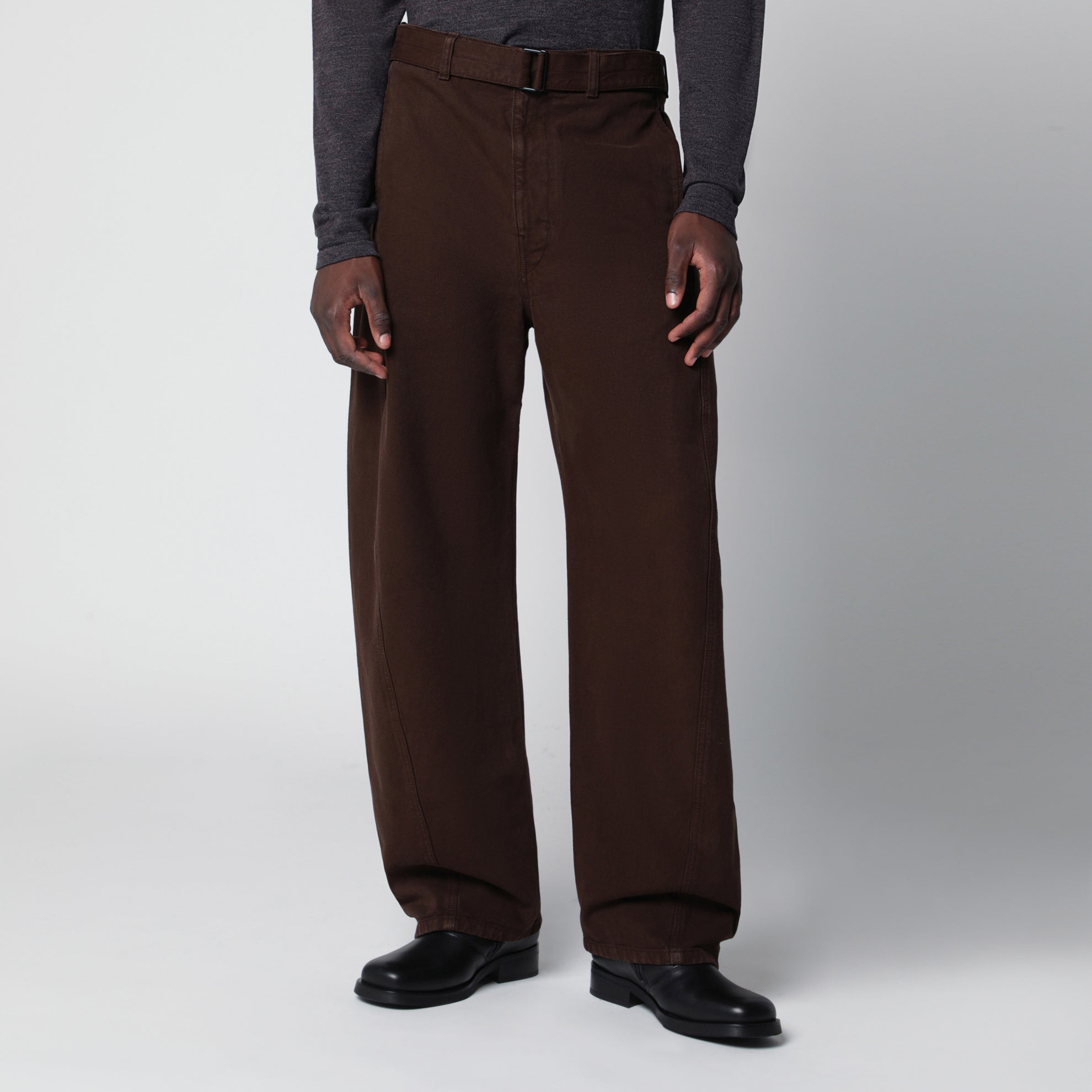 Braune Baumwollhose mit Gürtel
