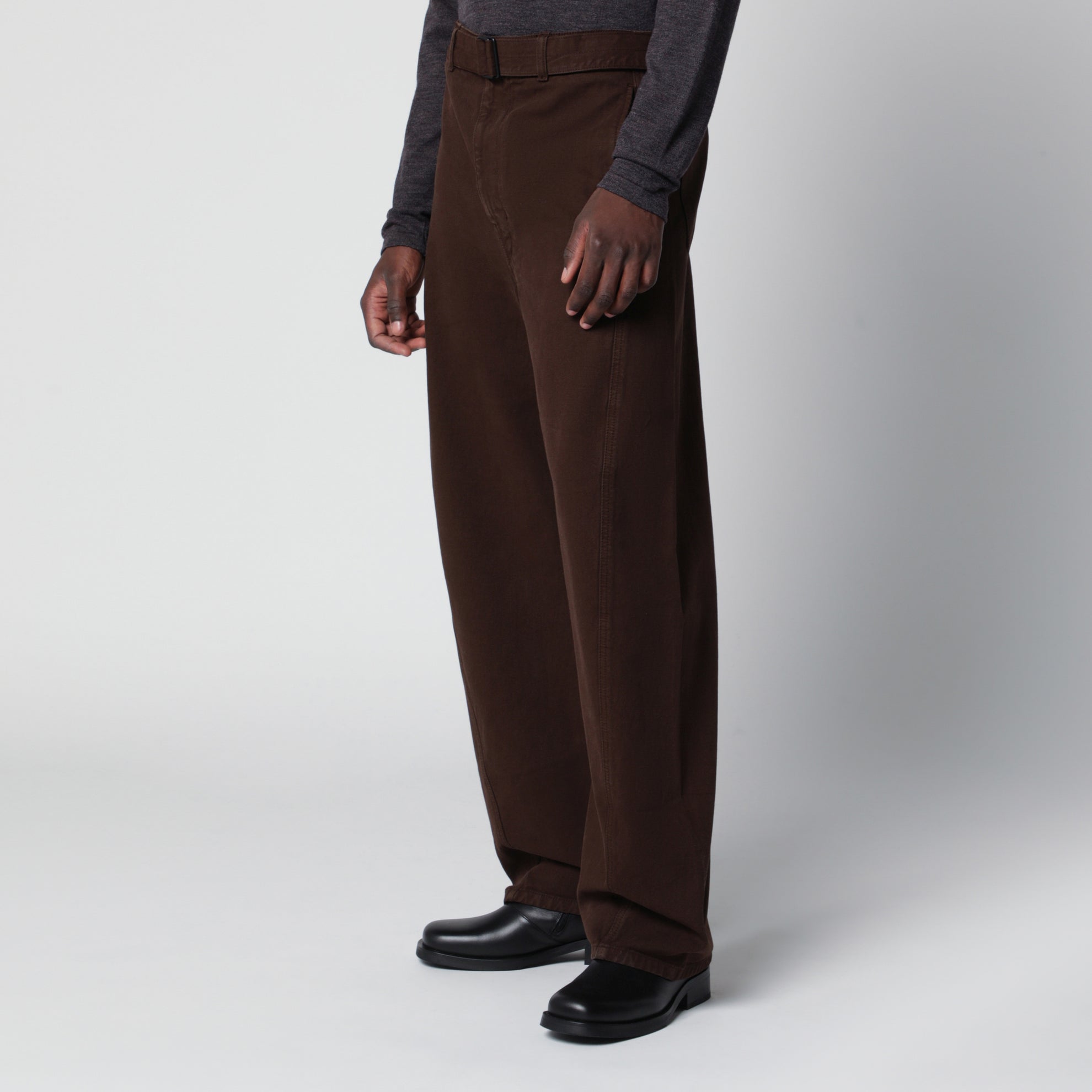 Braune Baumwollhose mit Gürtel