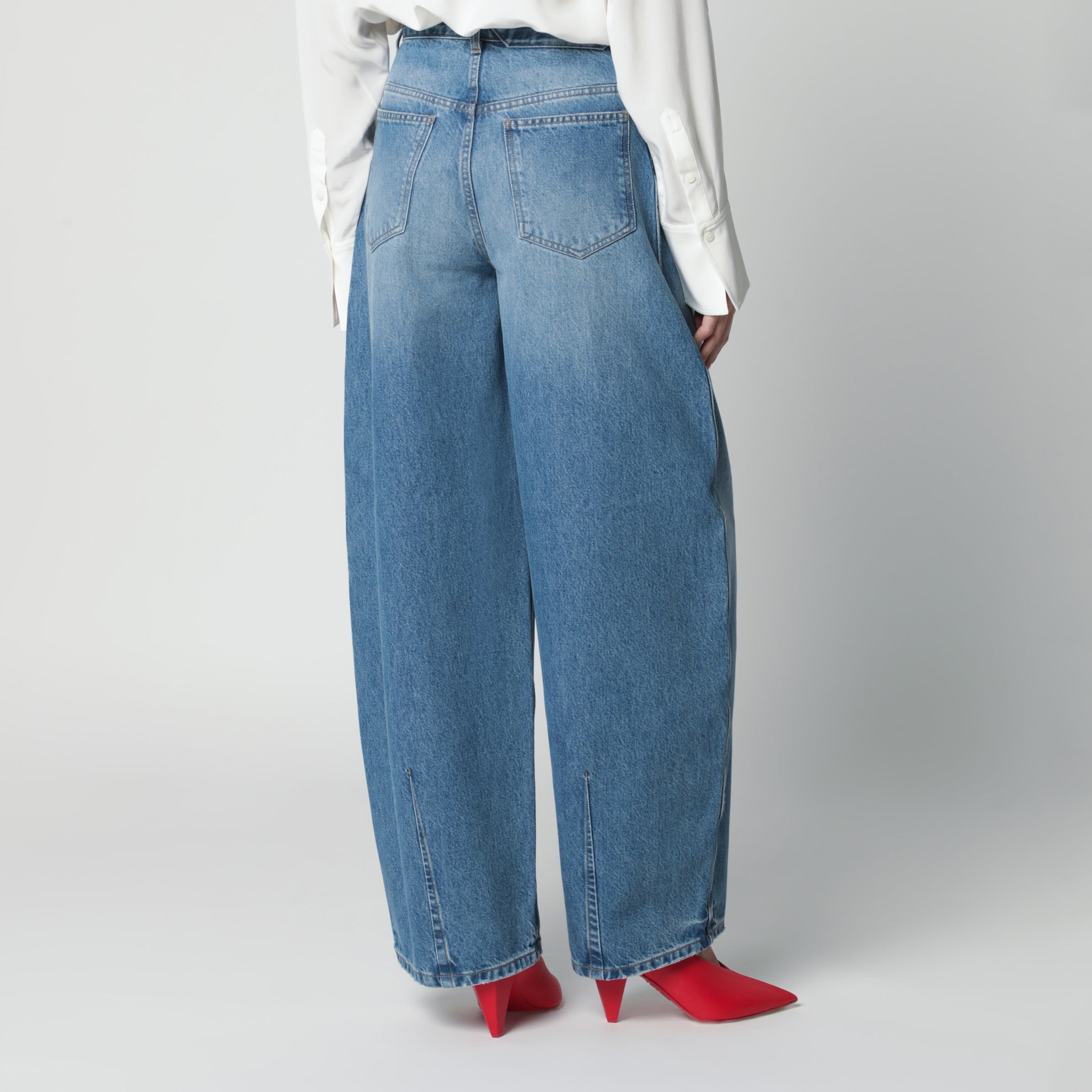 Ovalo Jeans aus indigoblauem De-Nîmes-Denim