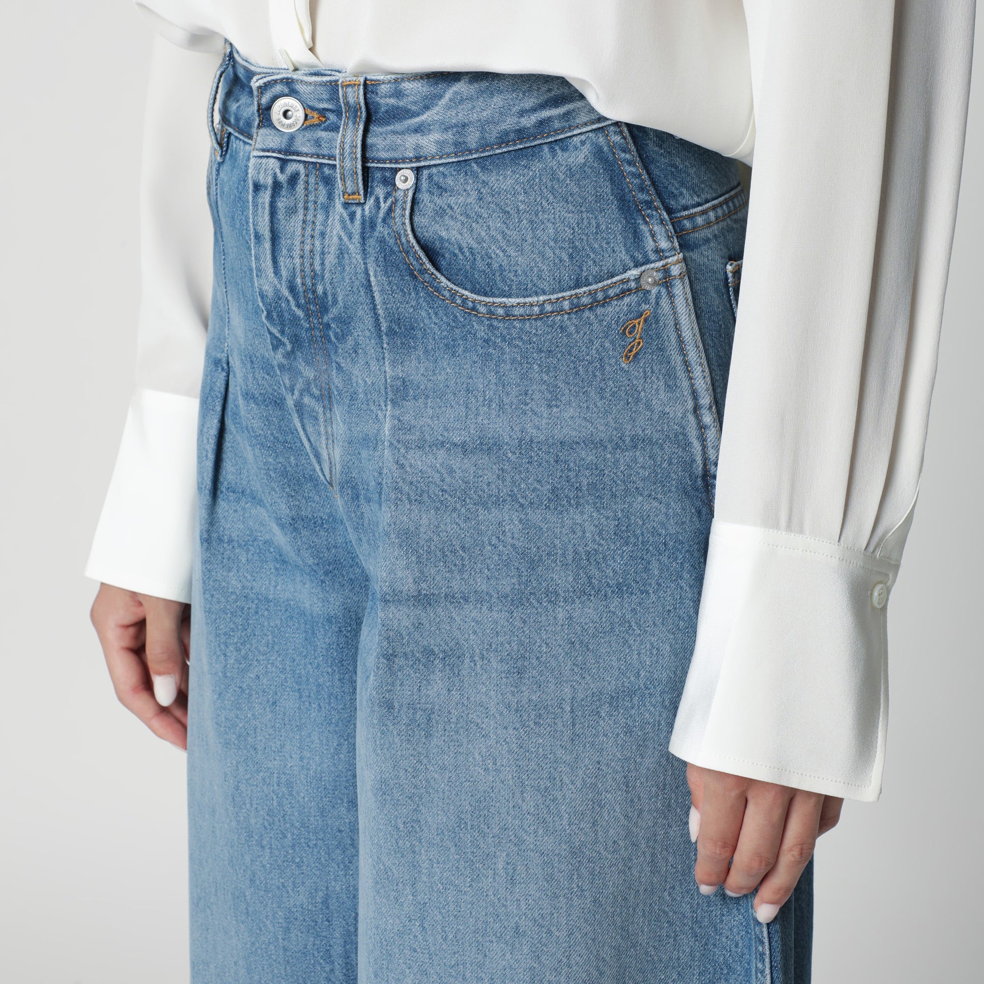 Ovalo Jeans aus indigoblauem De-Nîmes-Denim