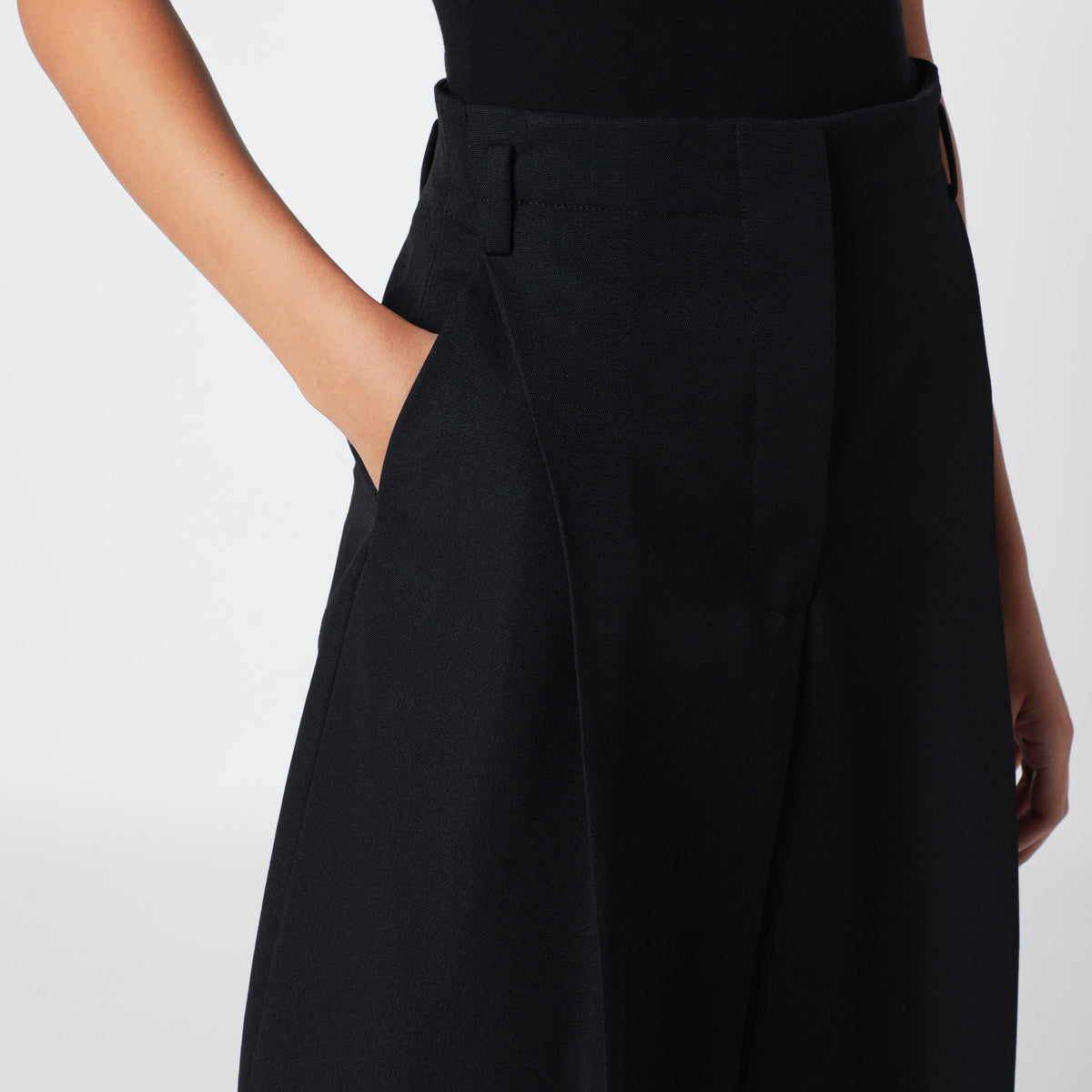 Schwarze Miami-Hose aus kühler Wolle