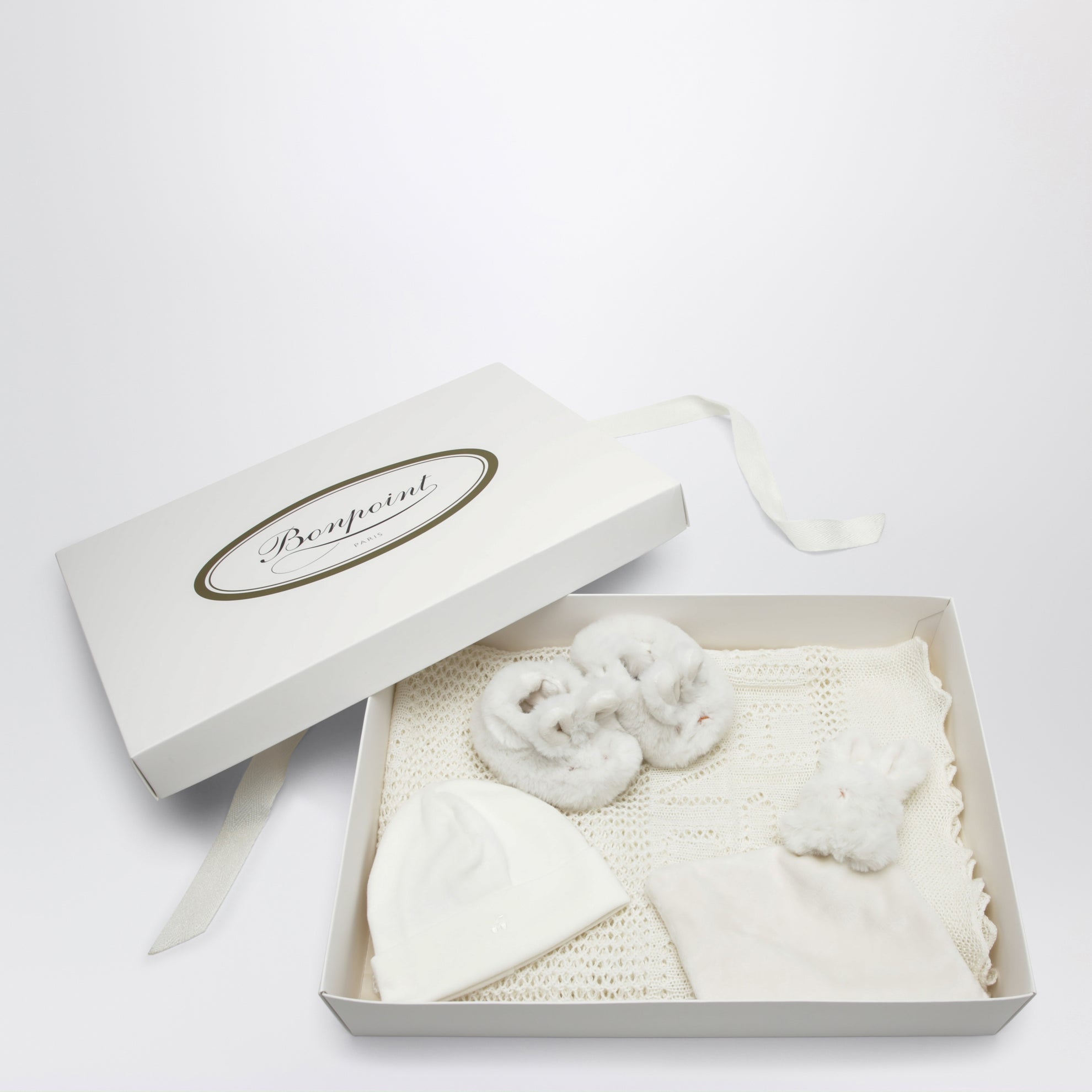 Coffret avec accessoires et bonnet pour bébé