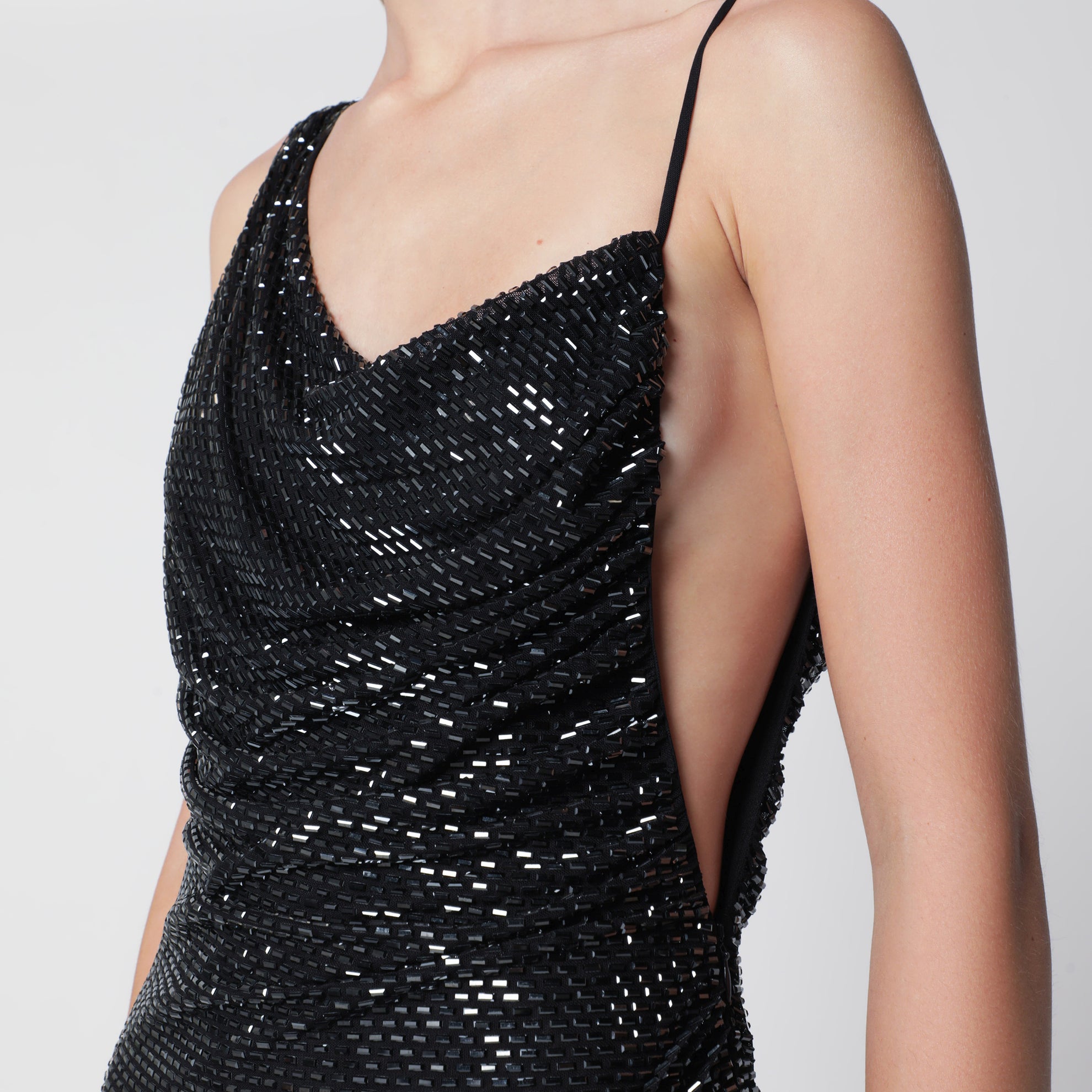 Robe longue drapée à strass noire