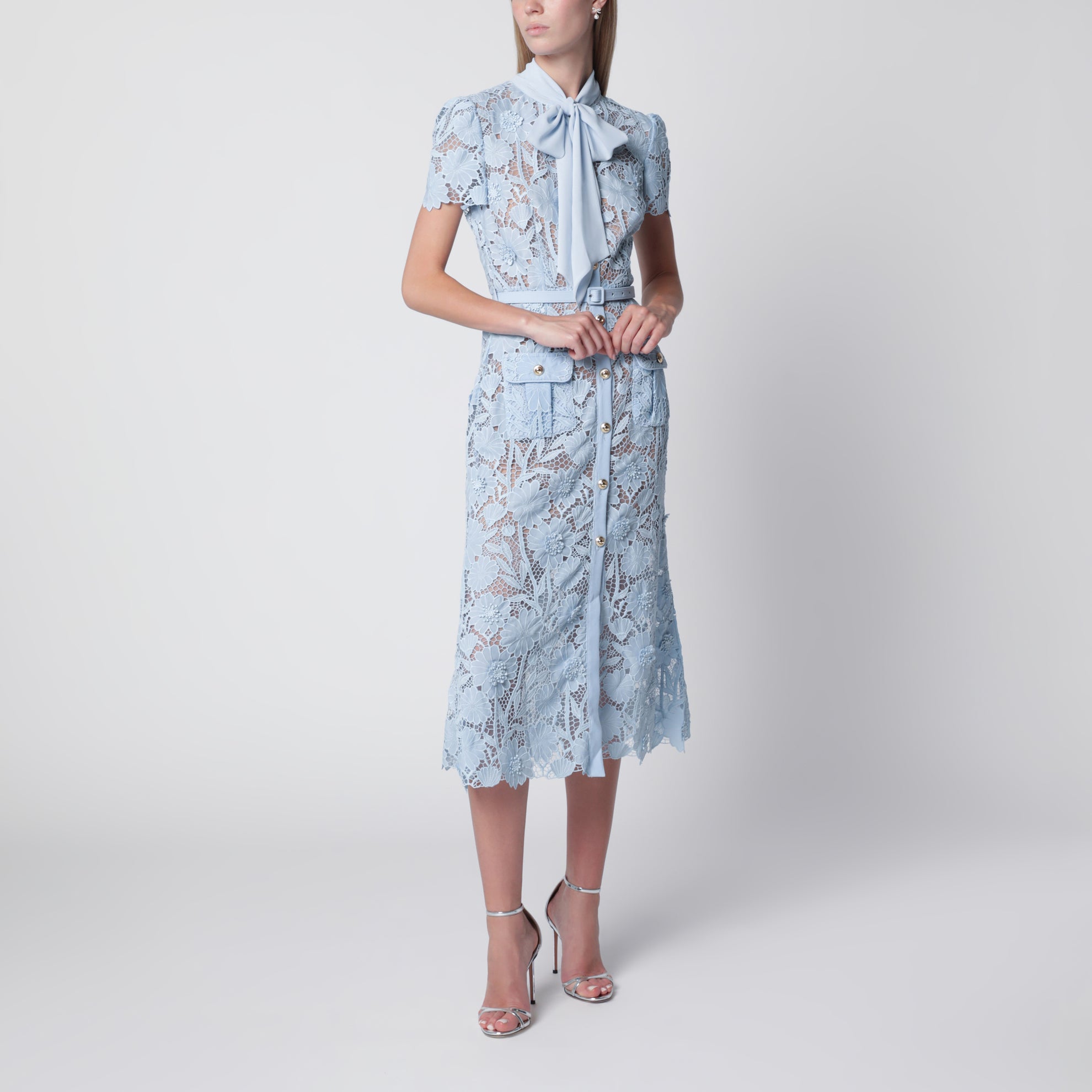 Robe midi à lien en dentelle au col bleu