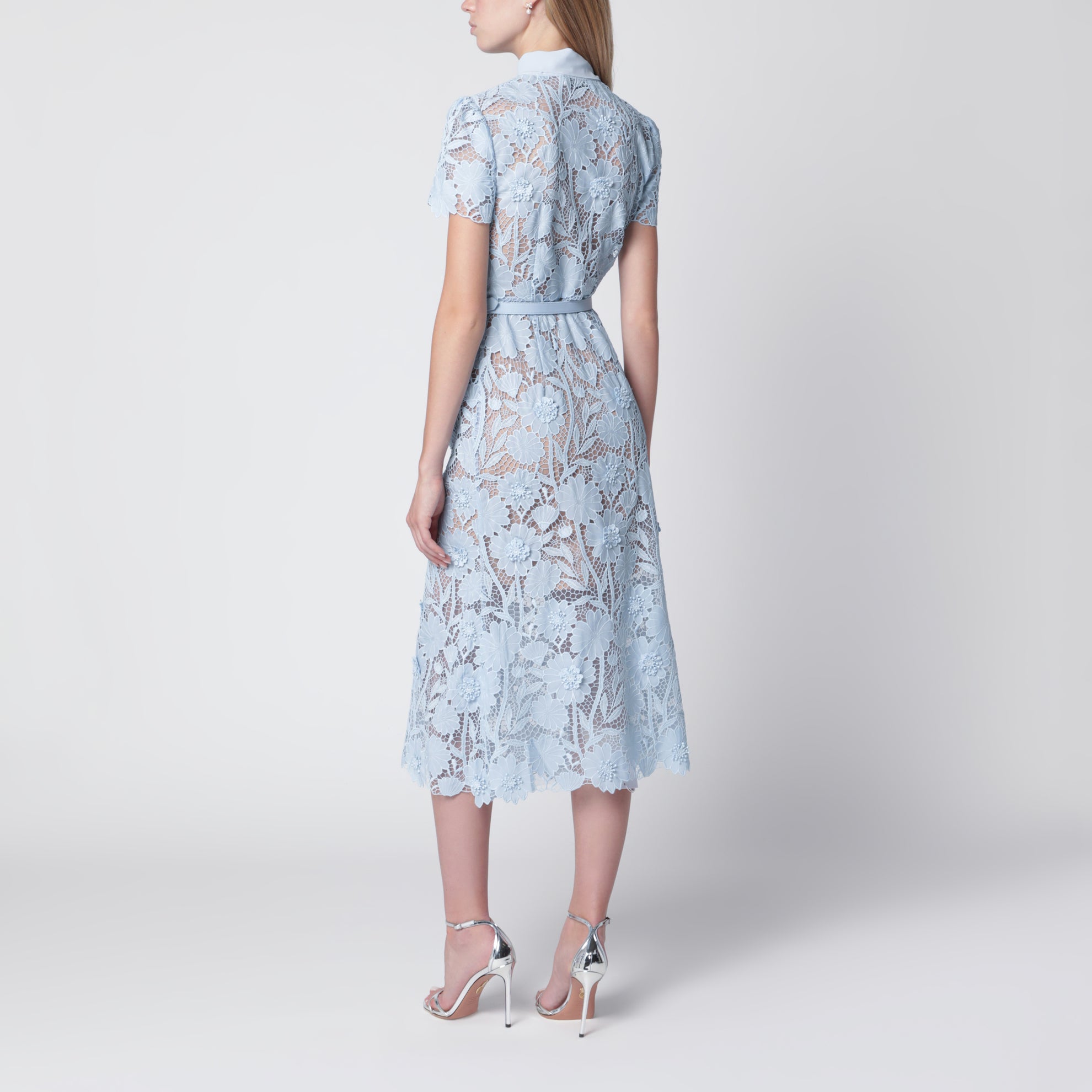 Robe midi à lien en dentelle au col bleu