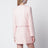 Veste bouclée rose à épaules structurées