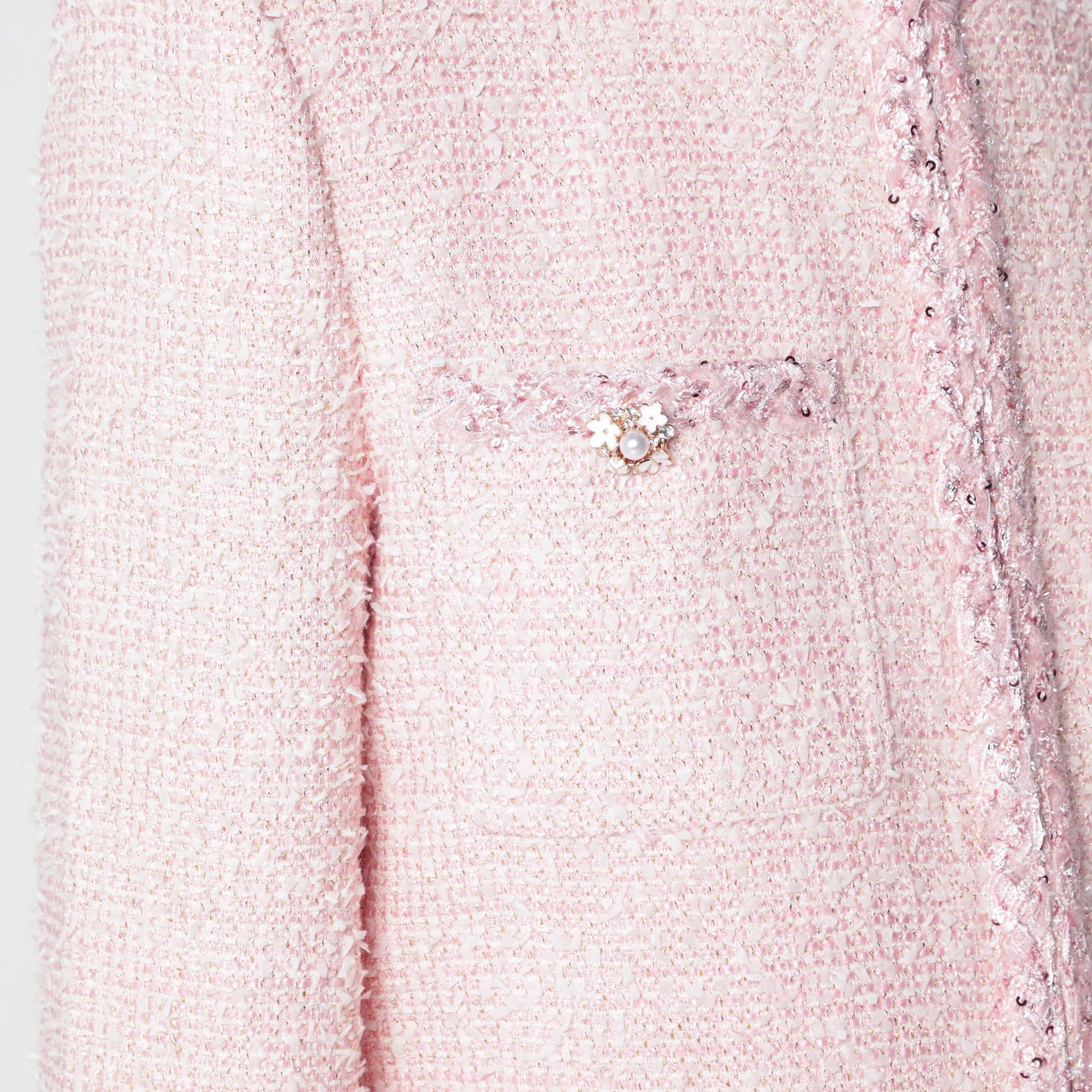 Veste bouclée rose à épaules structurées